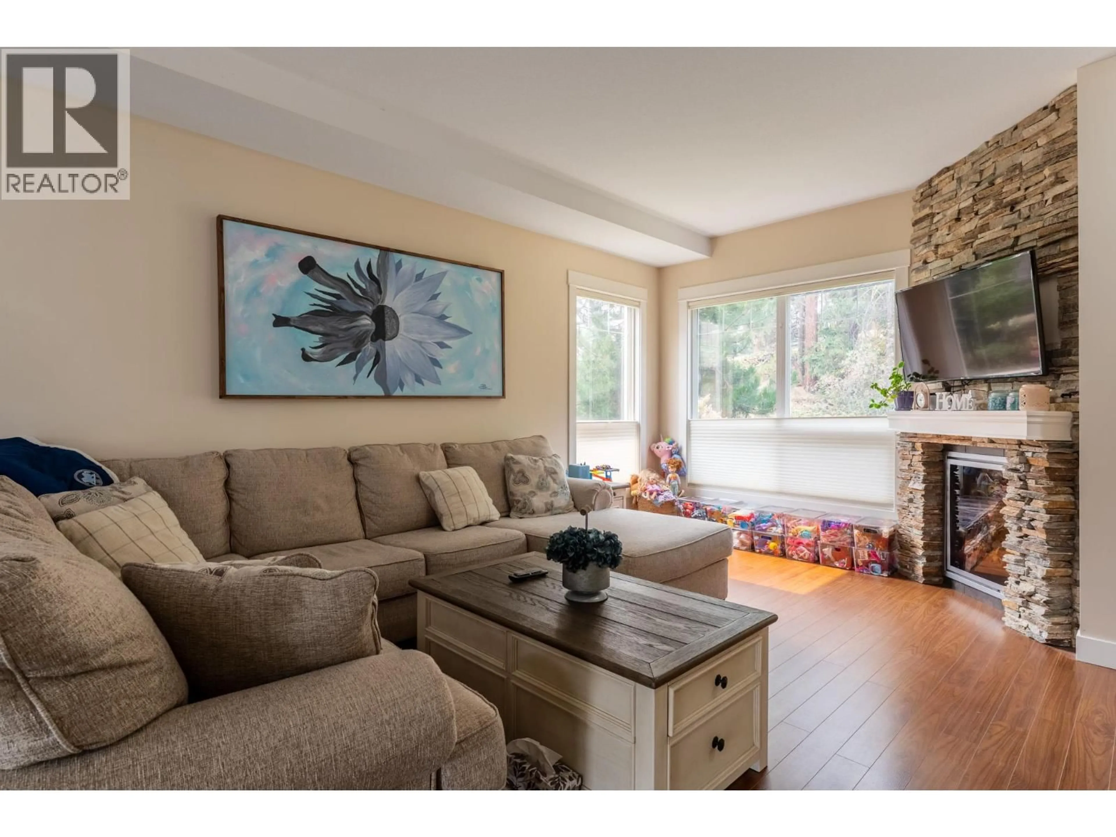 Living room with furniture, wood/laminate floor for 9 - 3275 BROADVIEW ROAD, West Kelowna British Columbia V4T3C8