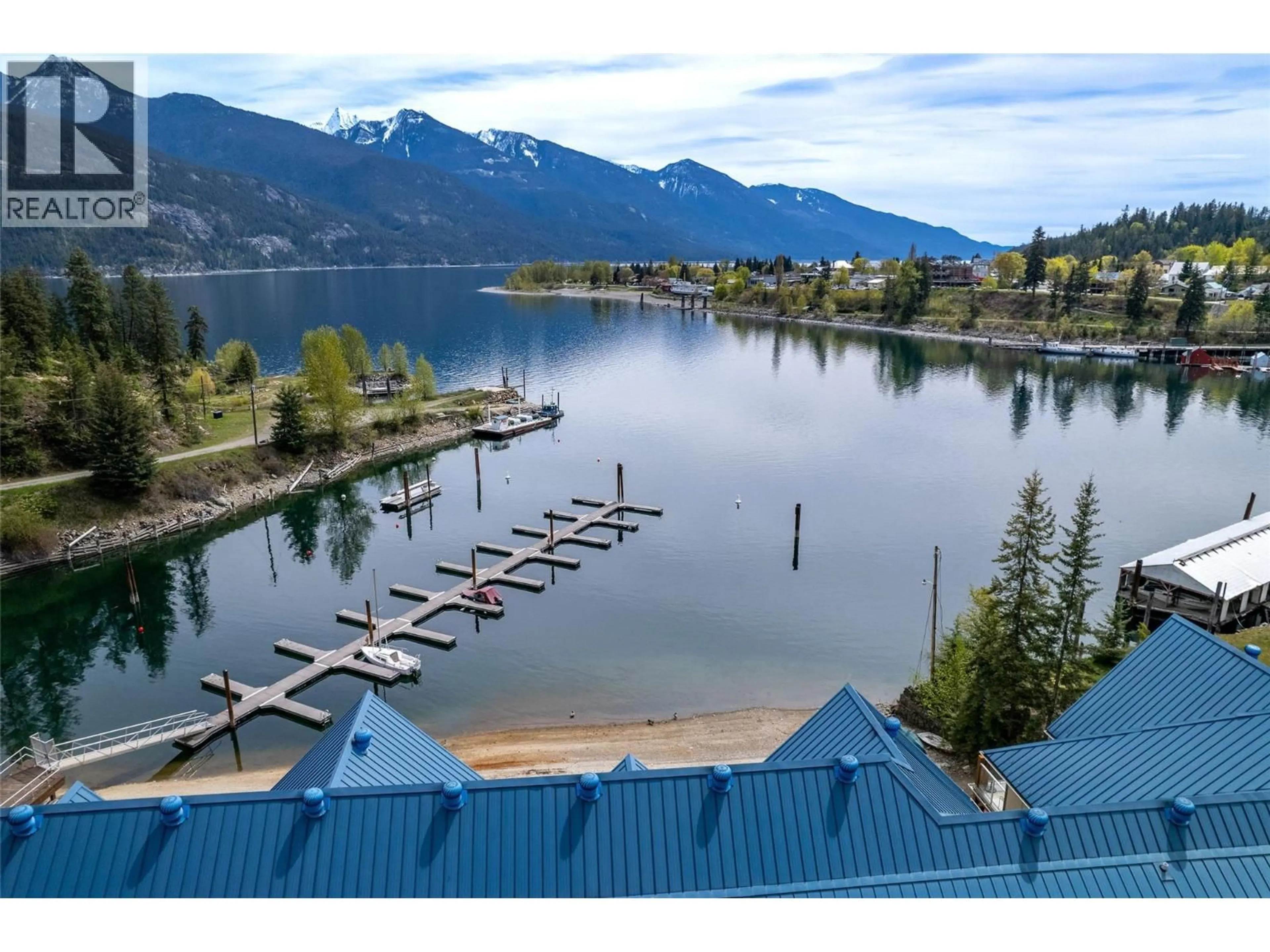 A pic from outside/outdoor area/front of a property/back of a property/a pic from drone, water/lake/river/ocean view for 302 - 550 RAINBOW DRIVE, Kaslo British Columbia V0G1M0