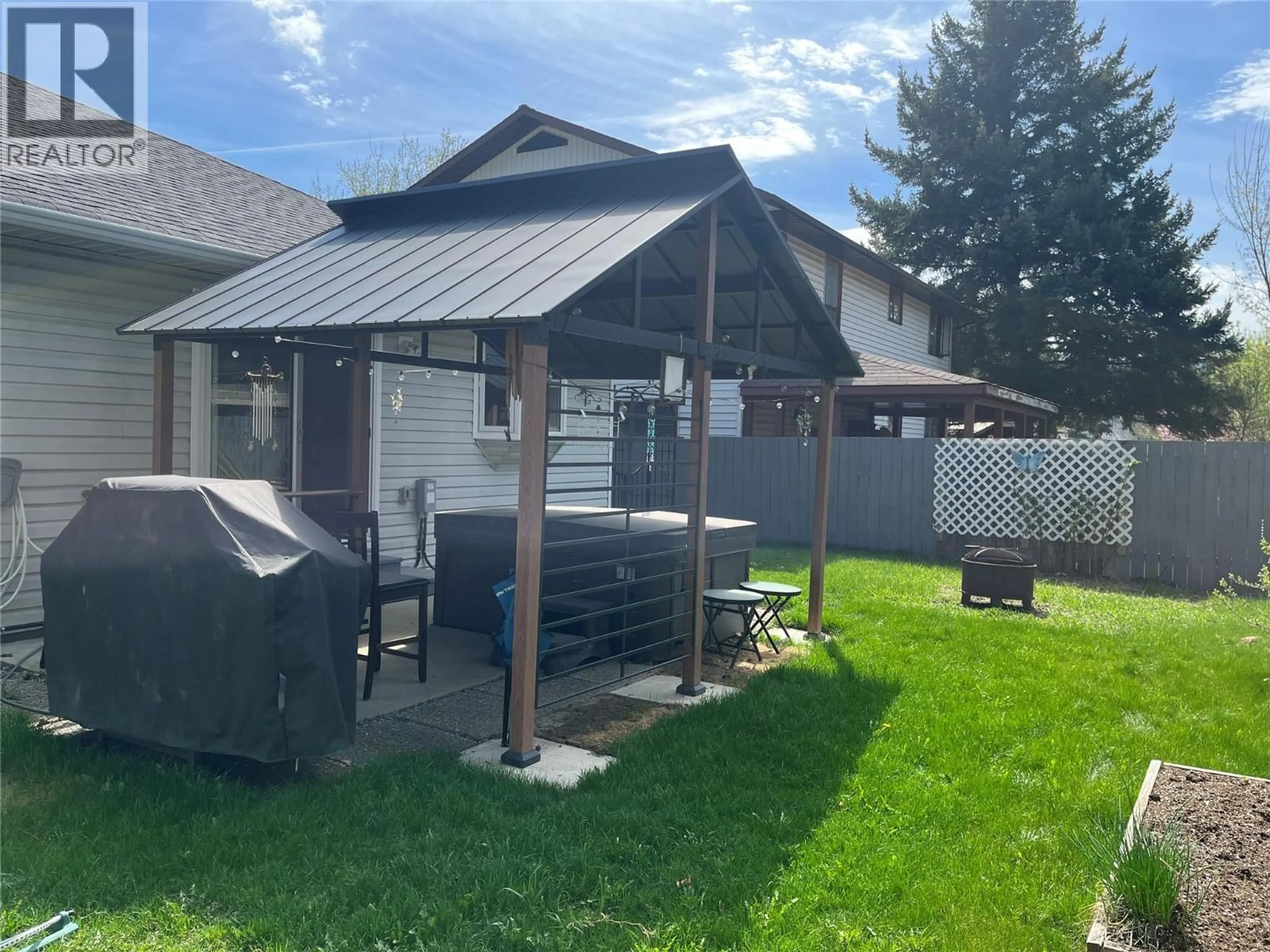 Patio, street for 2034 SADDLEVIEW AVENUE, Lumby British Columbia V0E2G0