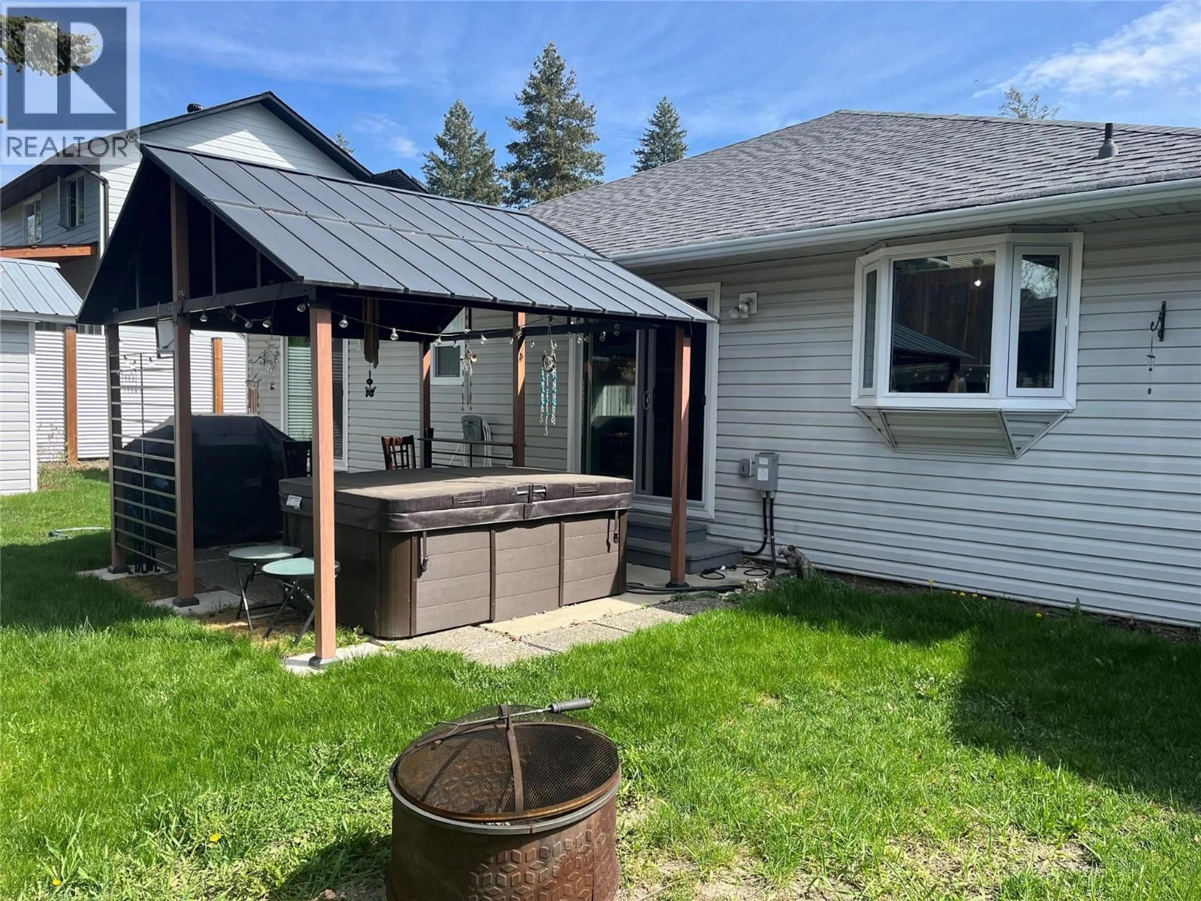 Patio, unknown for 2034 SADDLEVIEW AVENUE, Lumby British Columbia V0E2G0