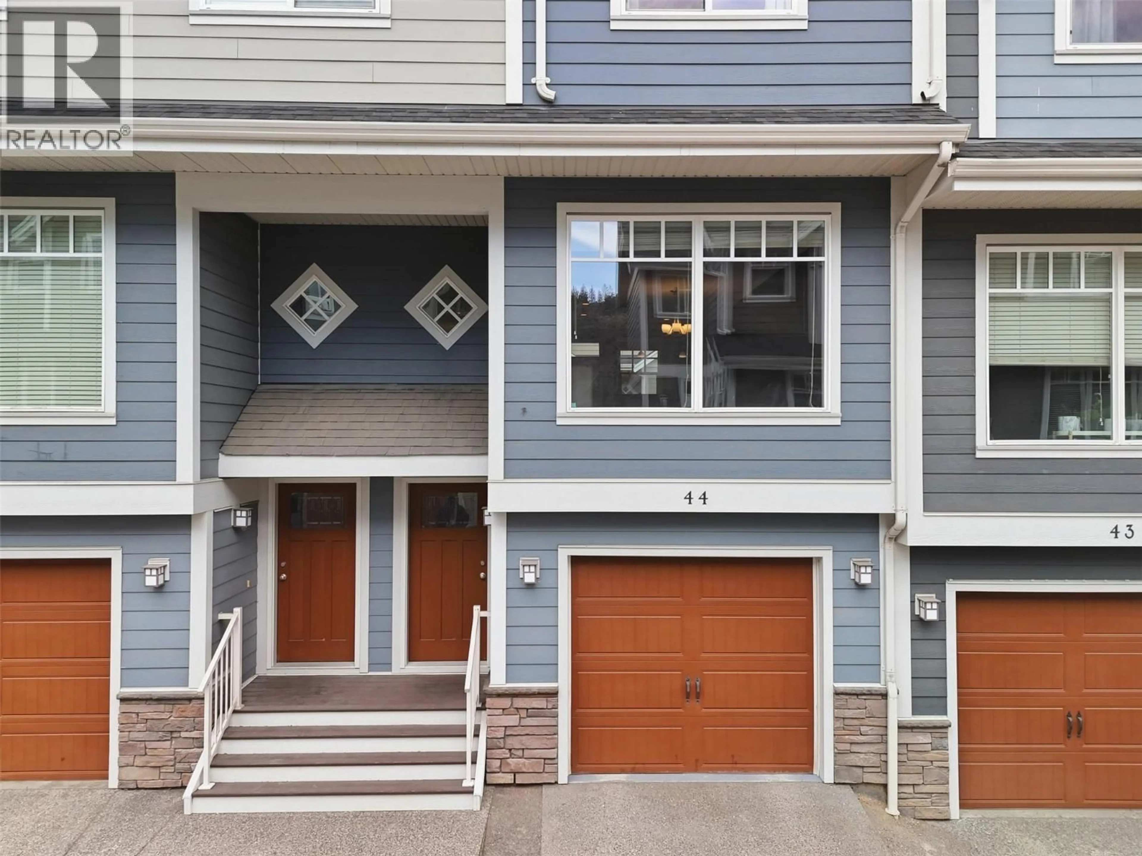 Home with vinyl exterior material, street for 44 - 2860 VALLEYVIEW DRIVE DRIVE, Kamloops British Columbia V2C0B3