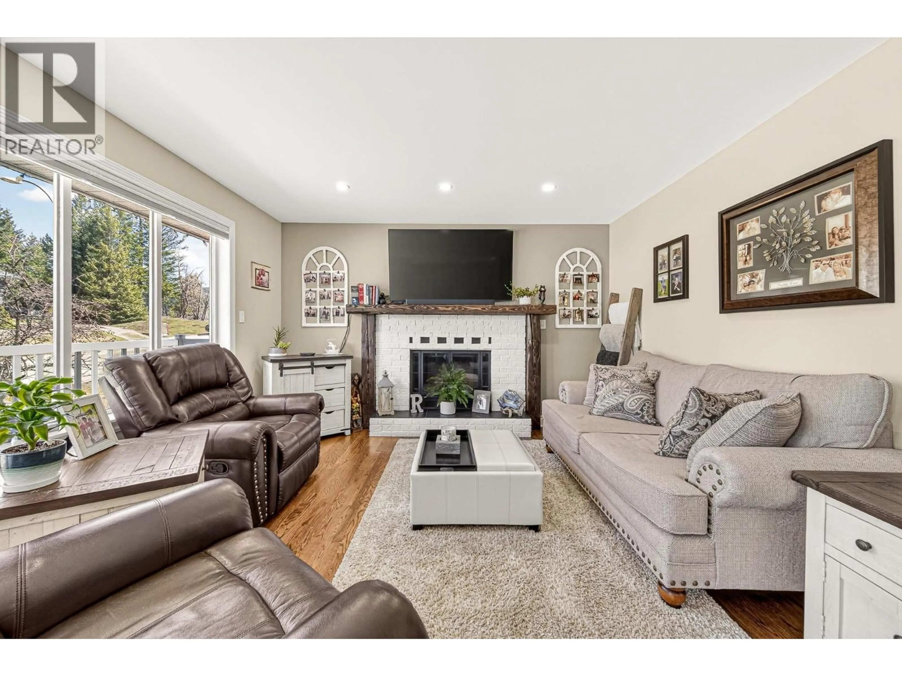 Living room with furniture, wood/laminate floor for 6 & 7 CLEARWATER PLACE, Elkford British Columbia V0B1H0