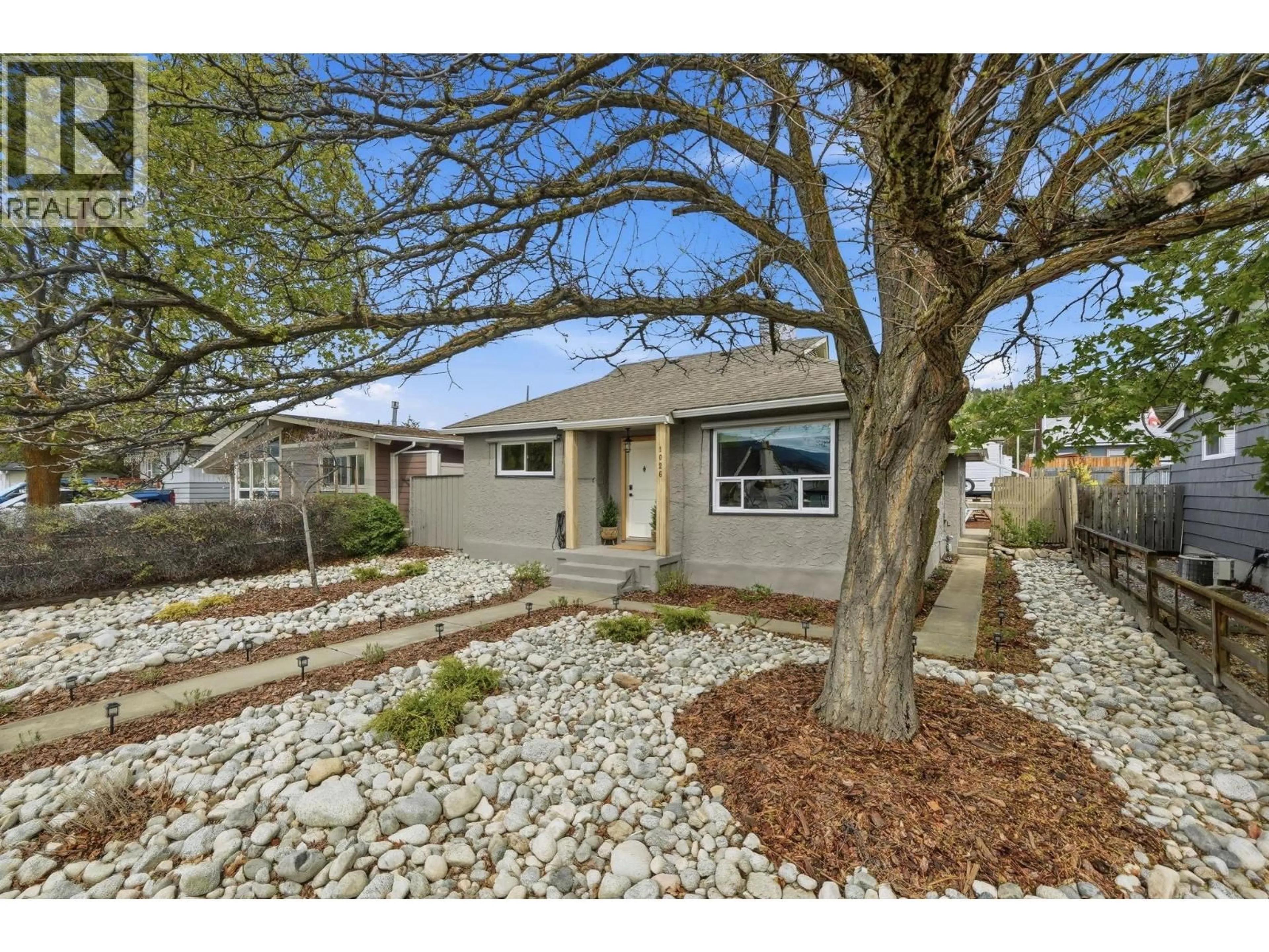 Home with vinyl exterior material, street for 1026 KILLARNEY STREET, Penticton British Columbia V2A4P7