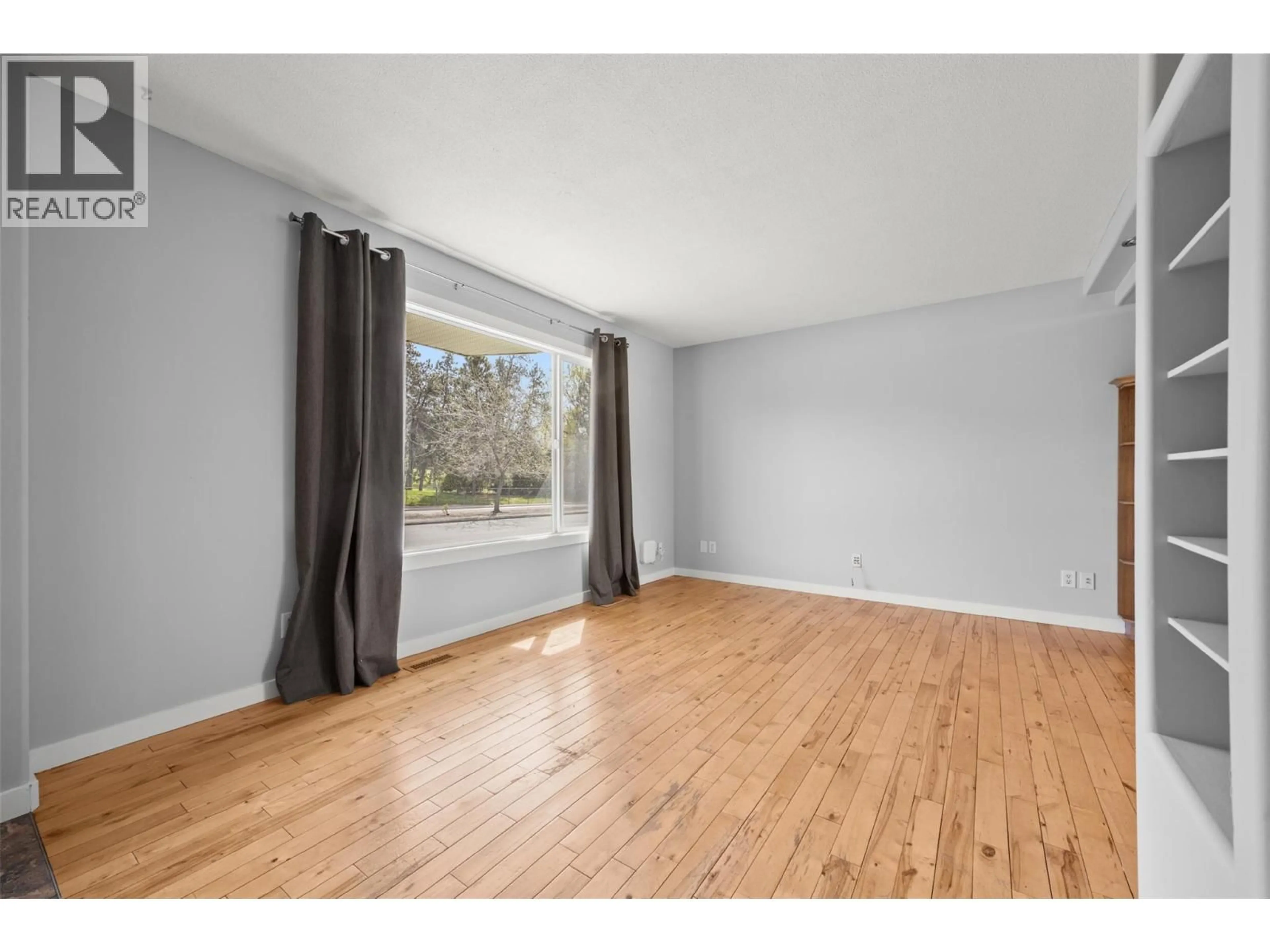 A pic of a room for 1024 GLENMORE DRIVE, Kelowna British Columbia V1Y4P2