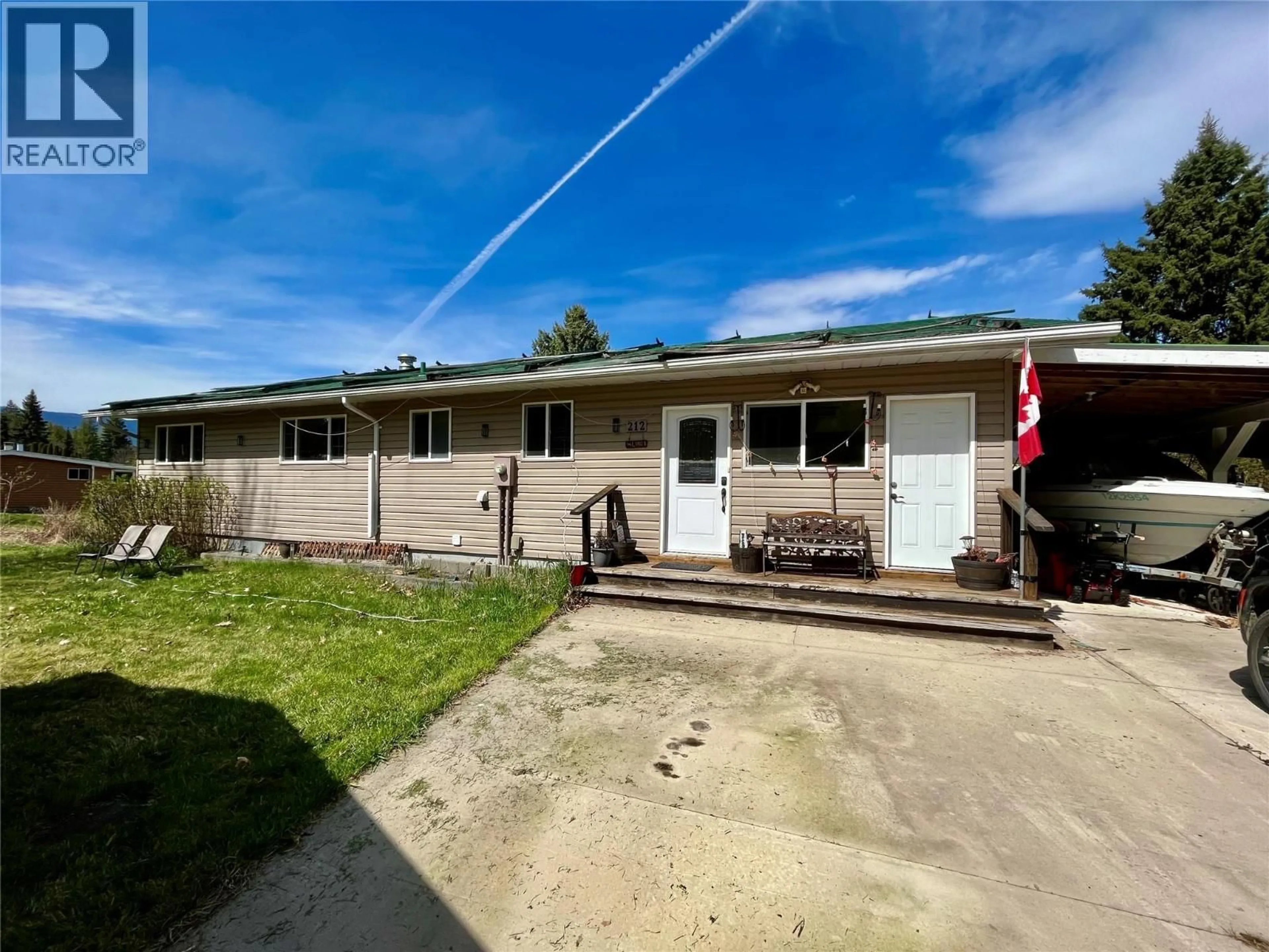 A pic from outside/outdoor area/front of a property/back of a property/a pic from drone, street for 212 MAPLE STREET, Fauquier British Columbia V0G1K0