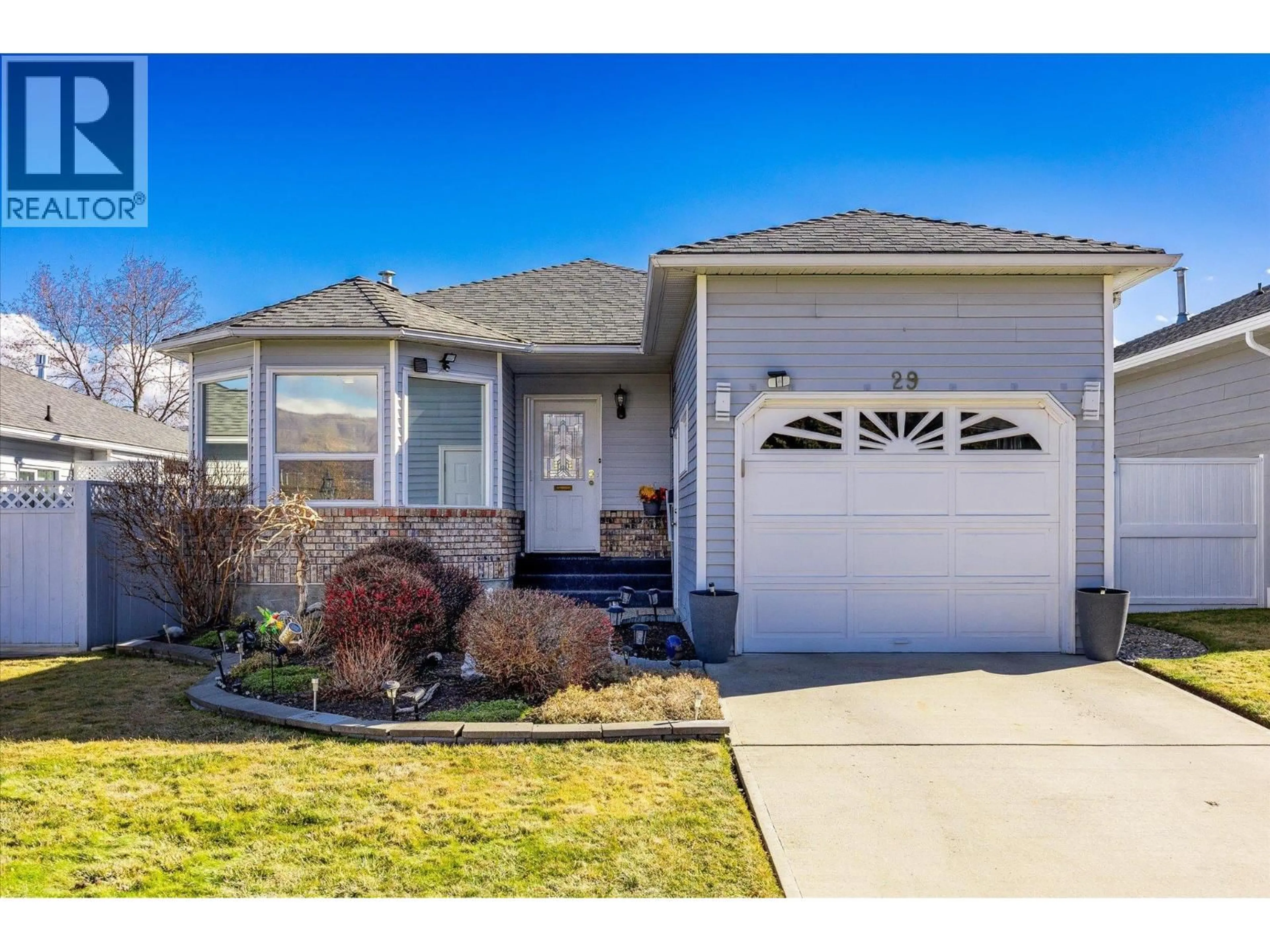 Home with vinyl exterior material, street for 29 - 1101 CAMERON AVENUE, Kelowna British Columbia V1Y8V7
