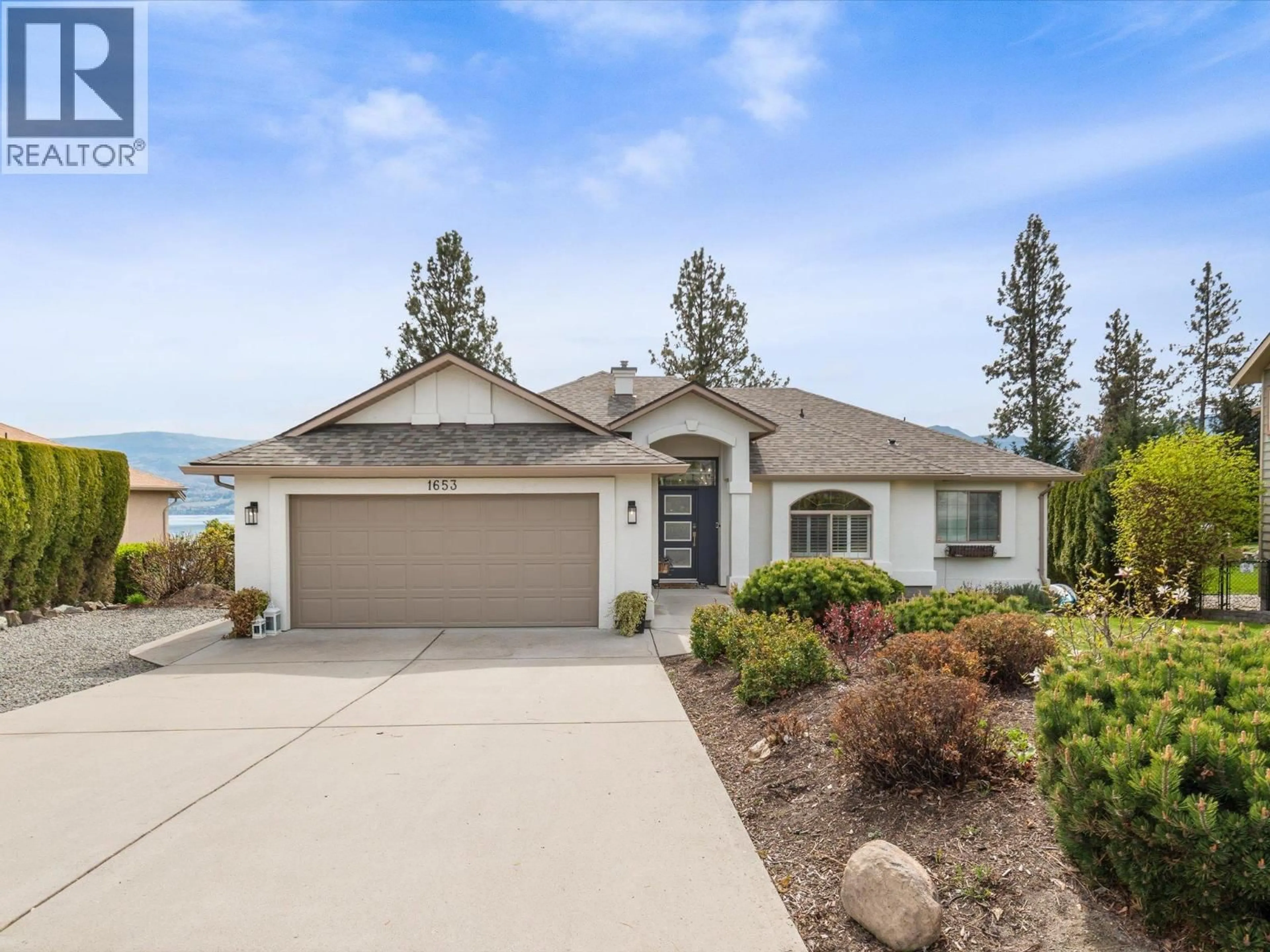 Home with vinyl exterior material, water/lake/river/ocean view for 1653 BRAEBURN COURT, West Kelowna British Columbia V4T2V5