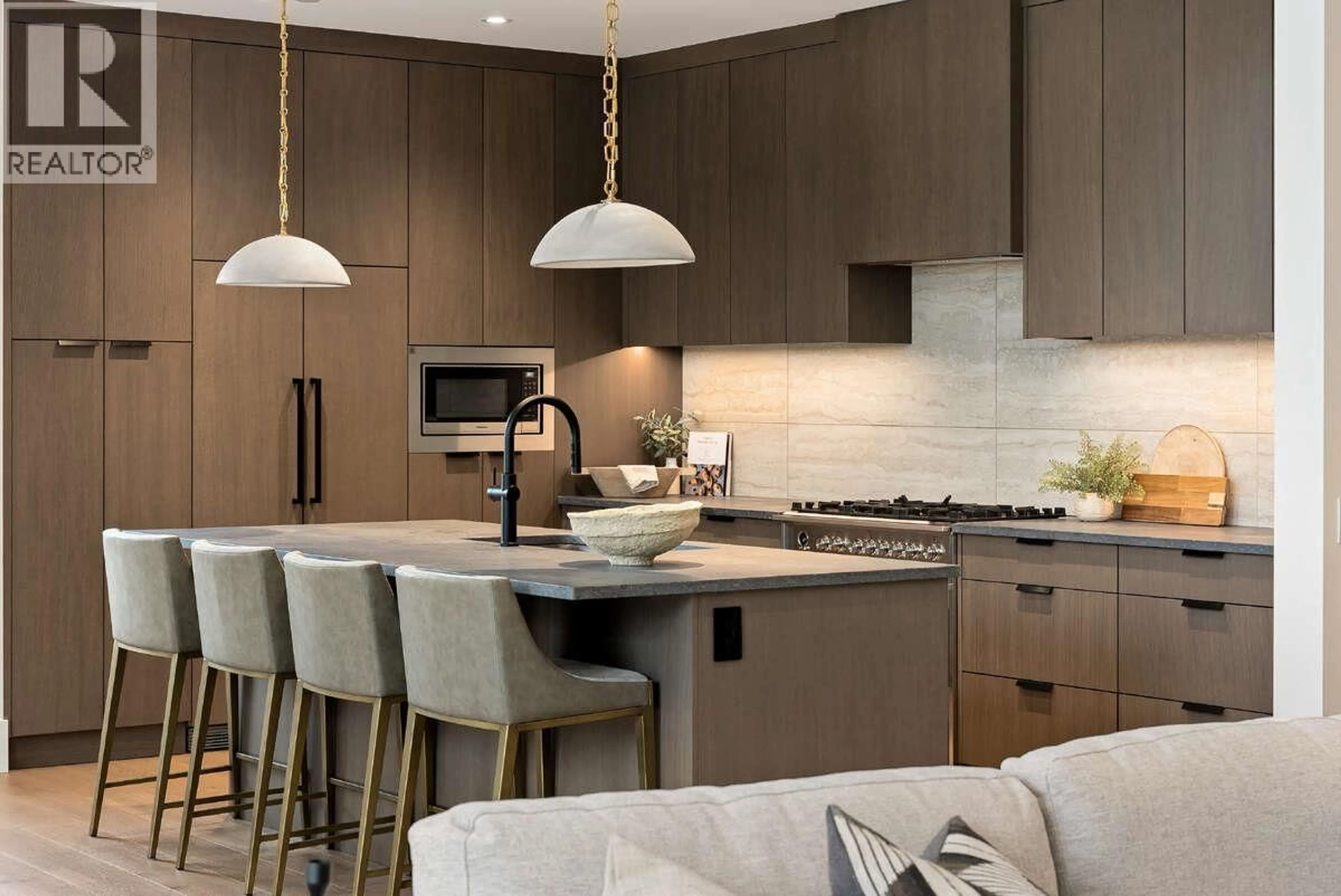 Contemporary kitchen, unknown for 822 PREDATOR RIDGE DRIVE, Vernon British Columbia V1H1G4