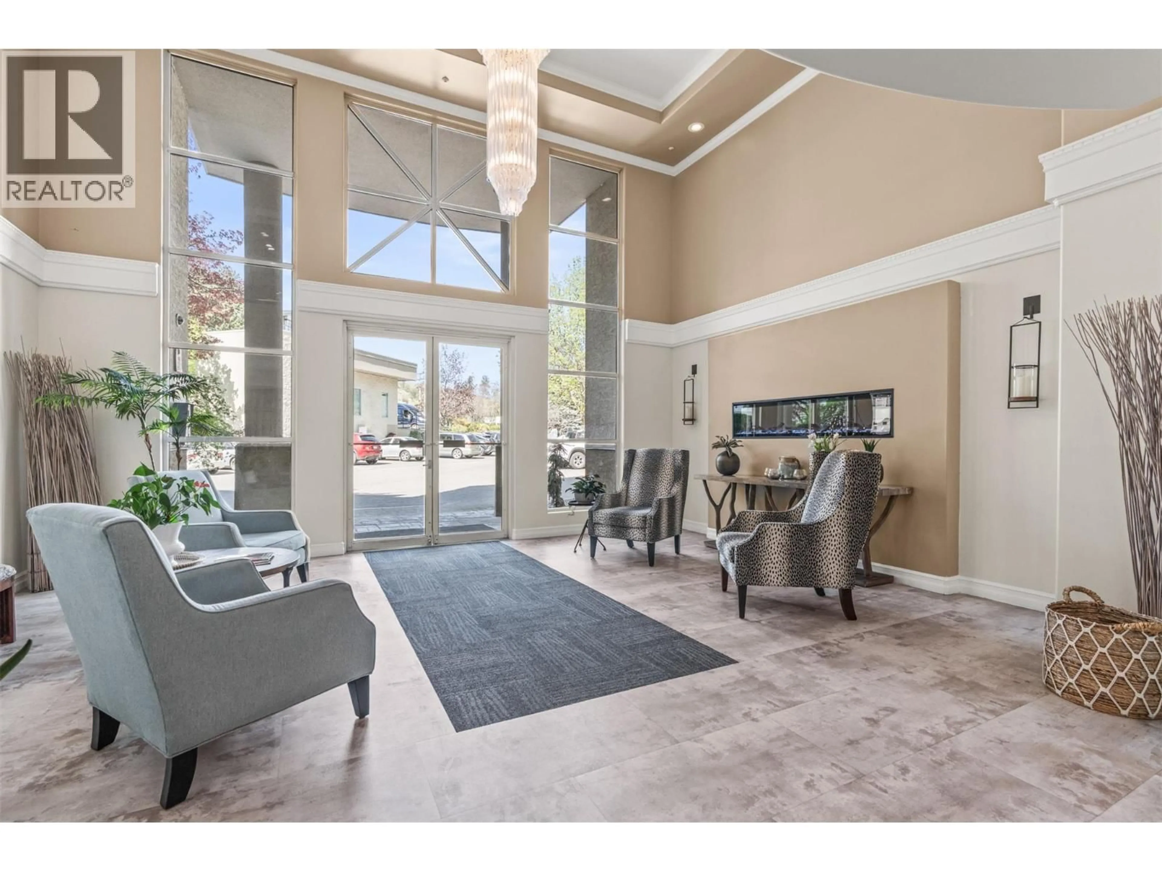 Indoor foyer for 308 - 3300 CENTENNIAL DRIVE, Vernon British Columbia V1T9M5