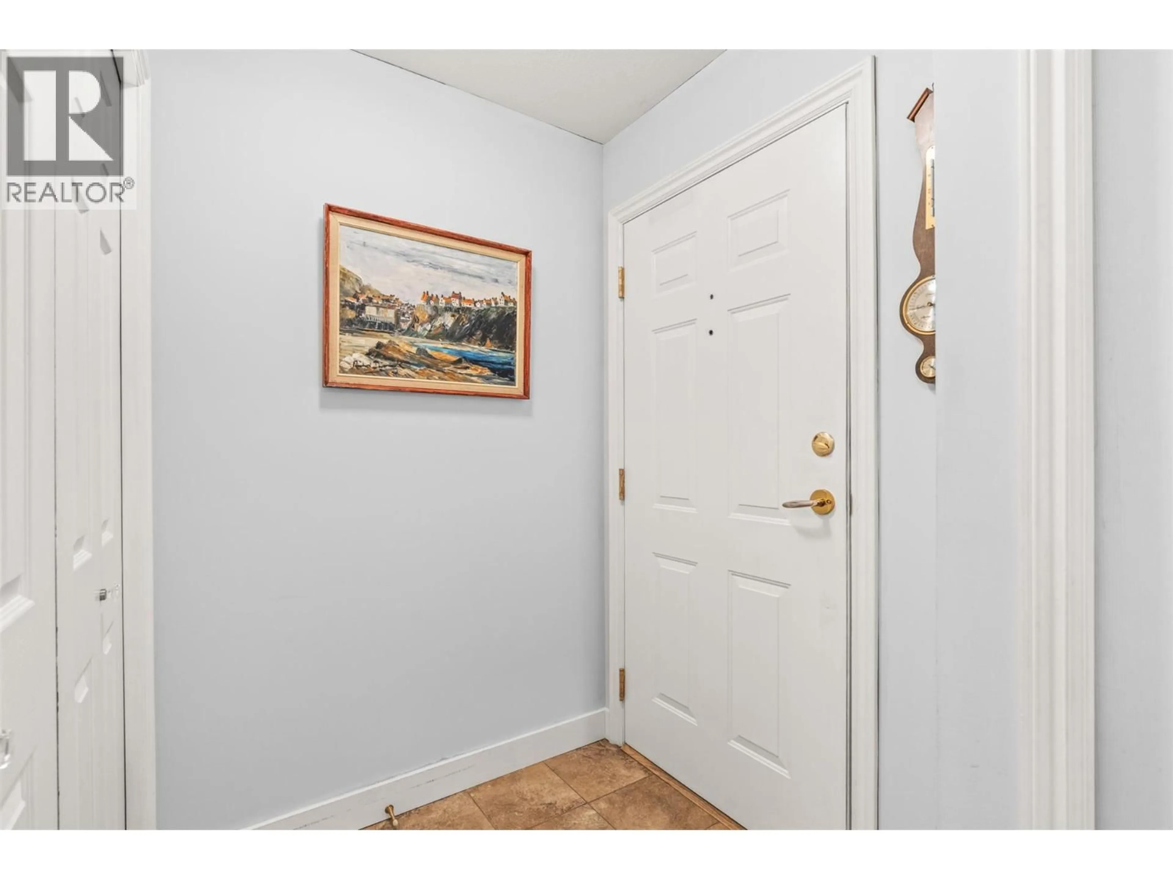 Indoor entryway for 308 - 3300 CENTENNIAL DRIVE, Vernon British Columbia V1T9M5