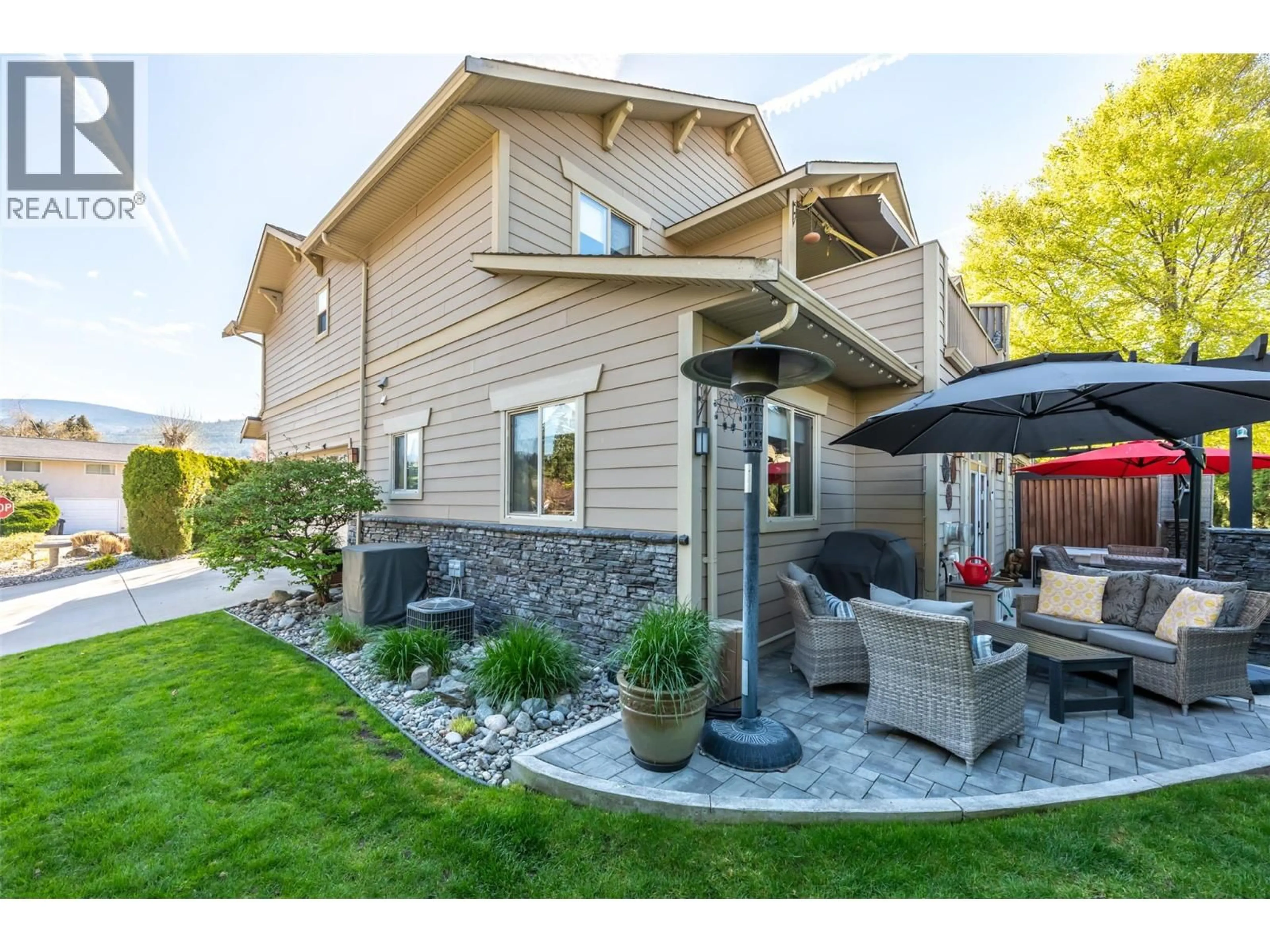 Home with vinyl exterior material, street for 105 - 2629 CORNWALL DRIVE, Penticton British Columbia V2A6J3