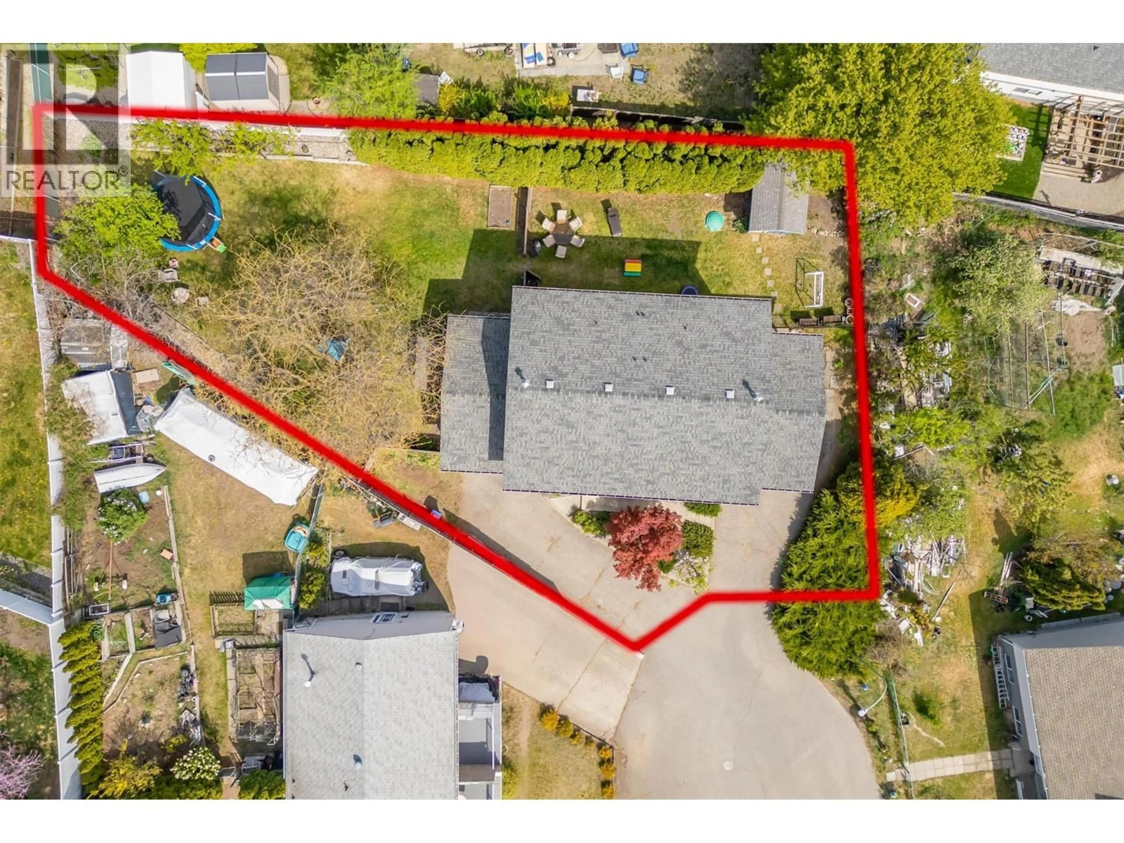 A pic from outside/outdoor area/front of a property/back of a property/a pic from drone, street for 1360 ELM STREET, Kelowna British Columbia V1Y3W6