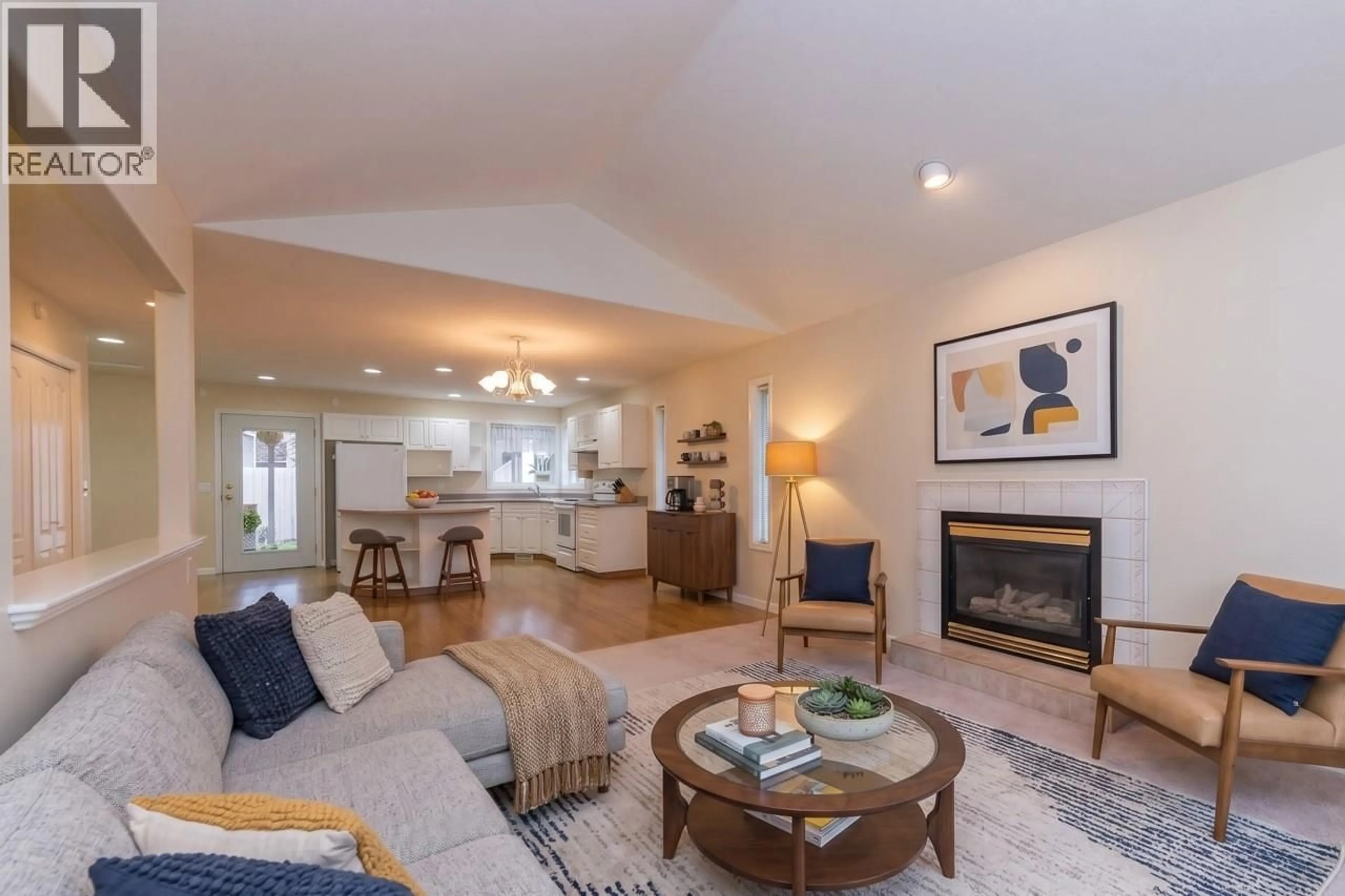 Living room with furniture, unknown for 3 - 723 SINGH STREET, Kamloops British Columbia V2B5C5