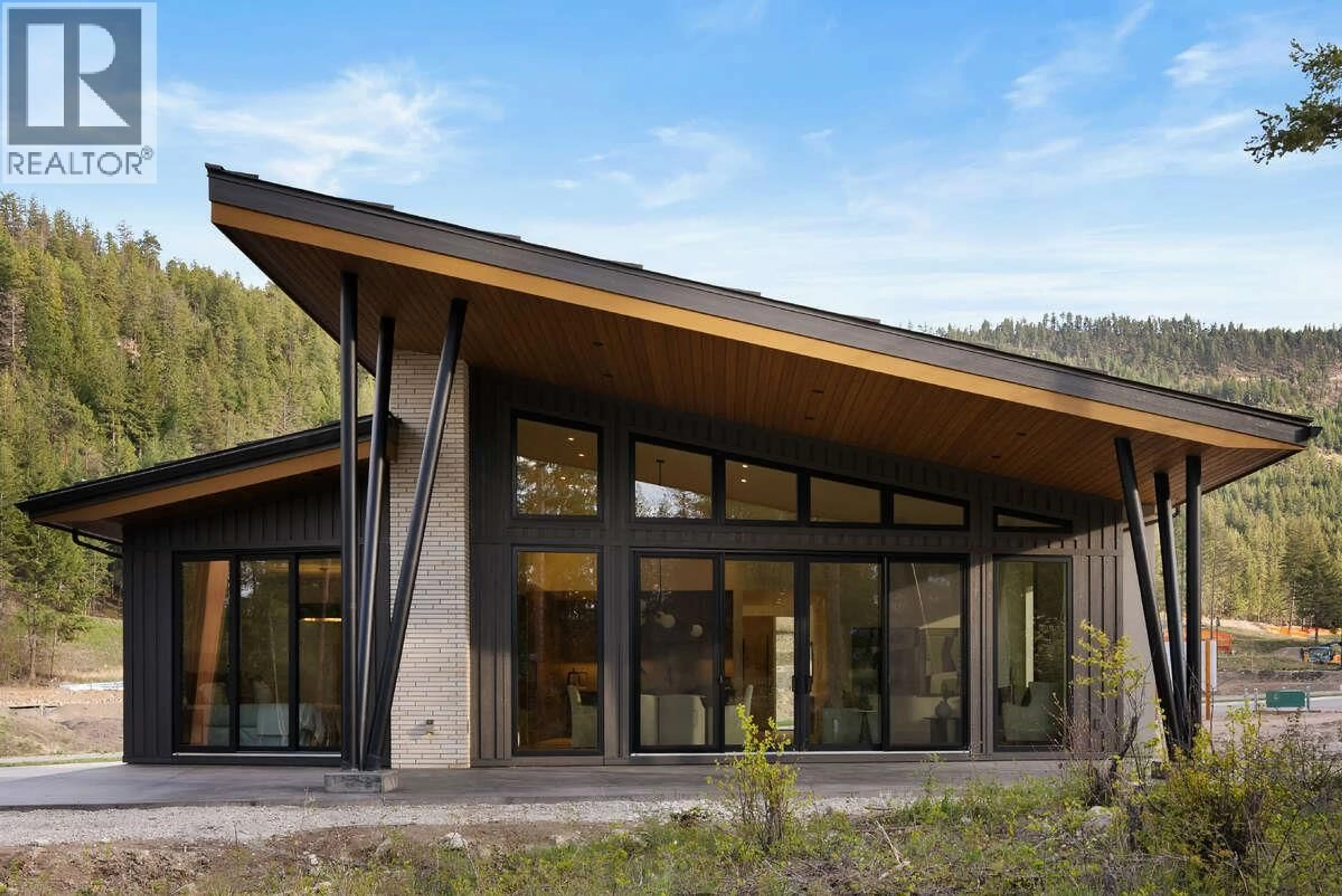 Unknown for 818 PREDATOR RIDGE DRIVE, Vernon British Columbia V1H1G4