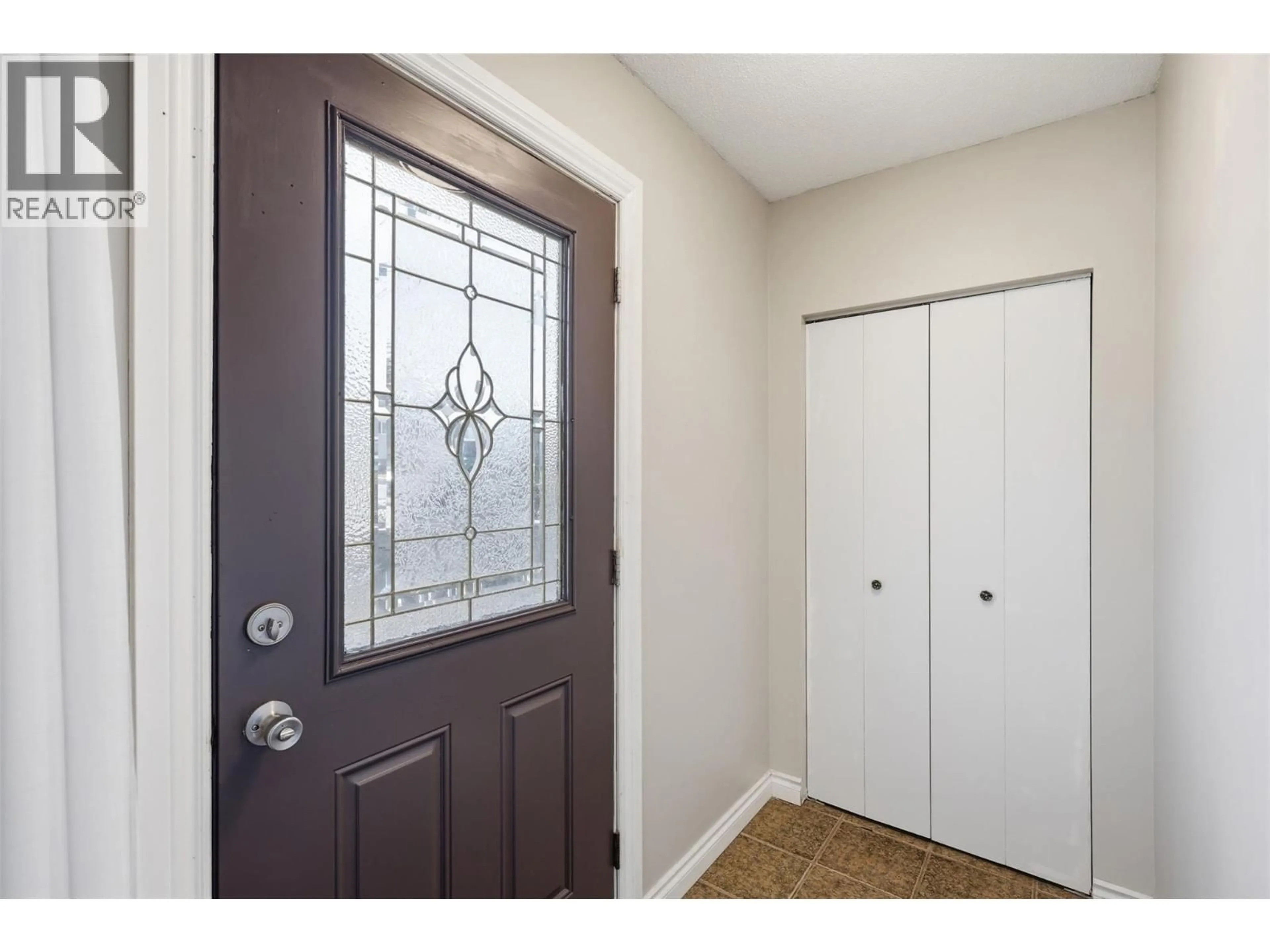 Indoor entryway for 143 CEDAR STREET, Kamloops British Columbia V2B1G2