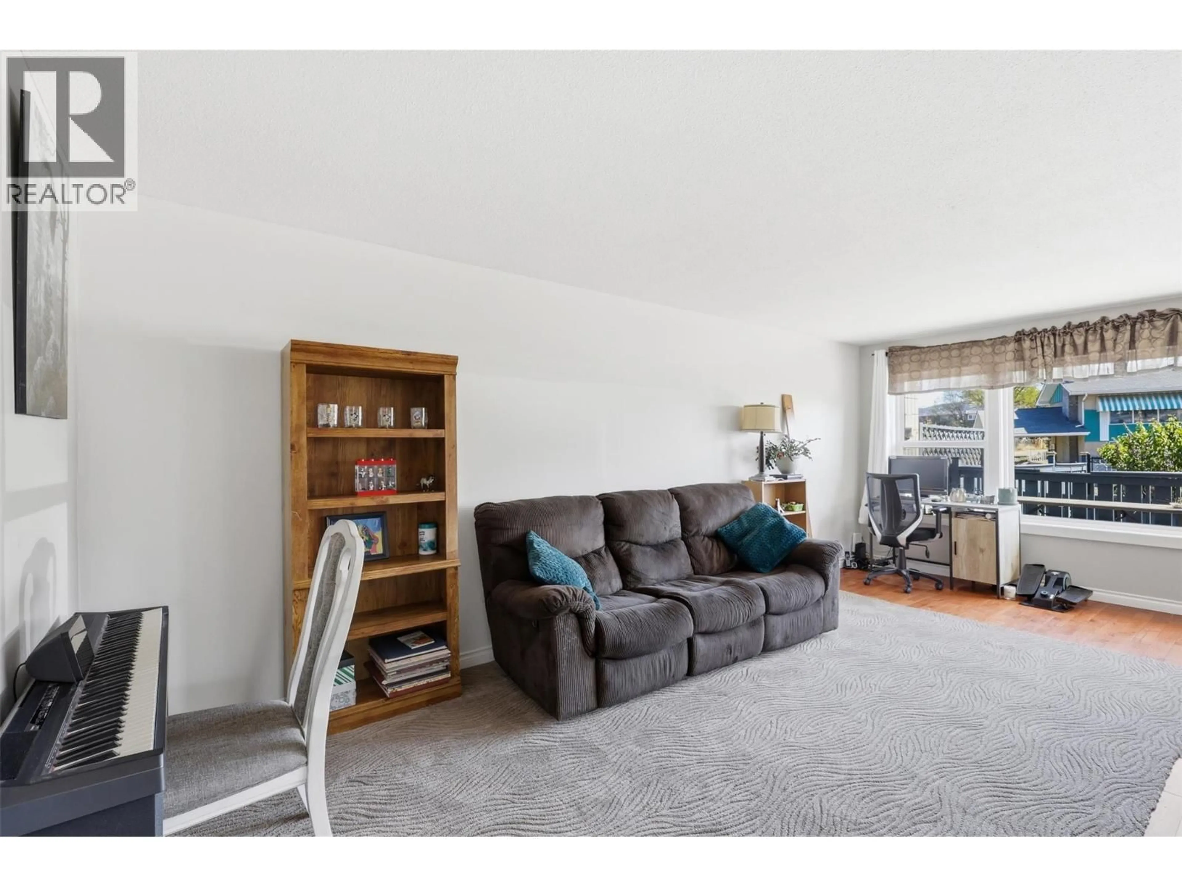 Living room with furniture, unknown for 143 CEDAR STREET, Kamloops British Columbia V2B1G2