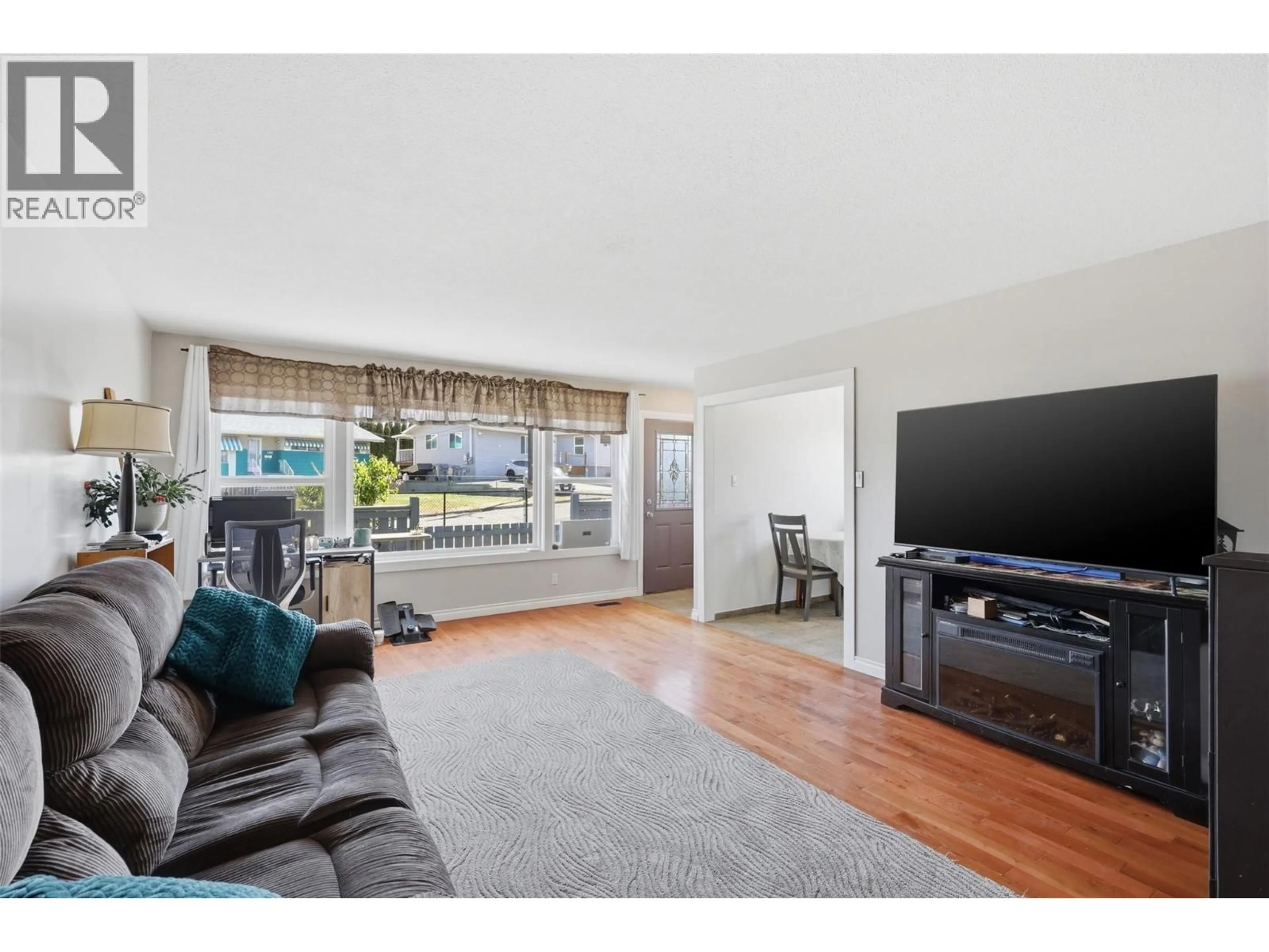 Living room with furniture, wood/laminate floor for 143 CEDAR STREET, Kamloops British Columbia V2B1G2