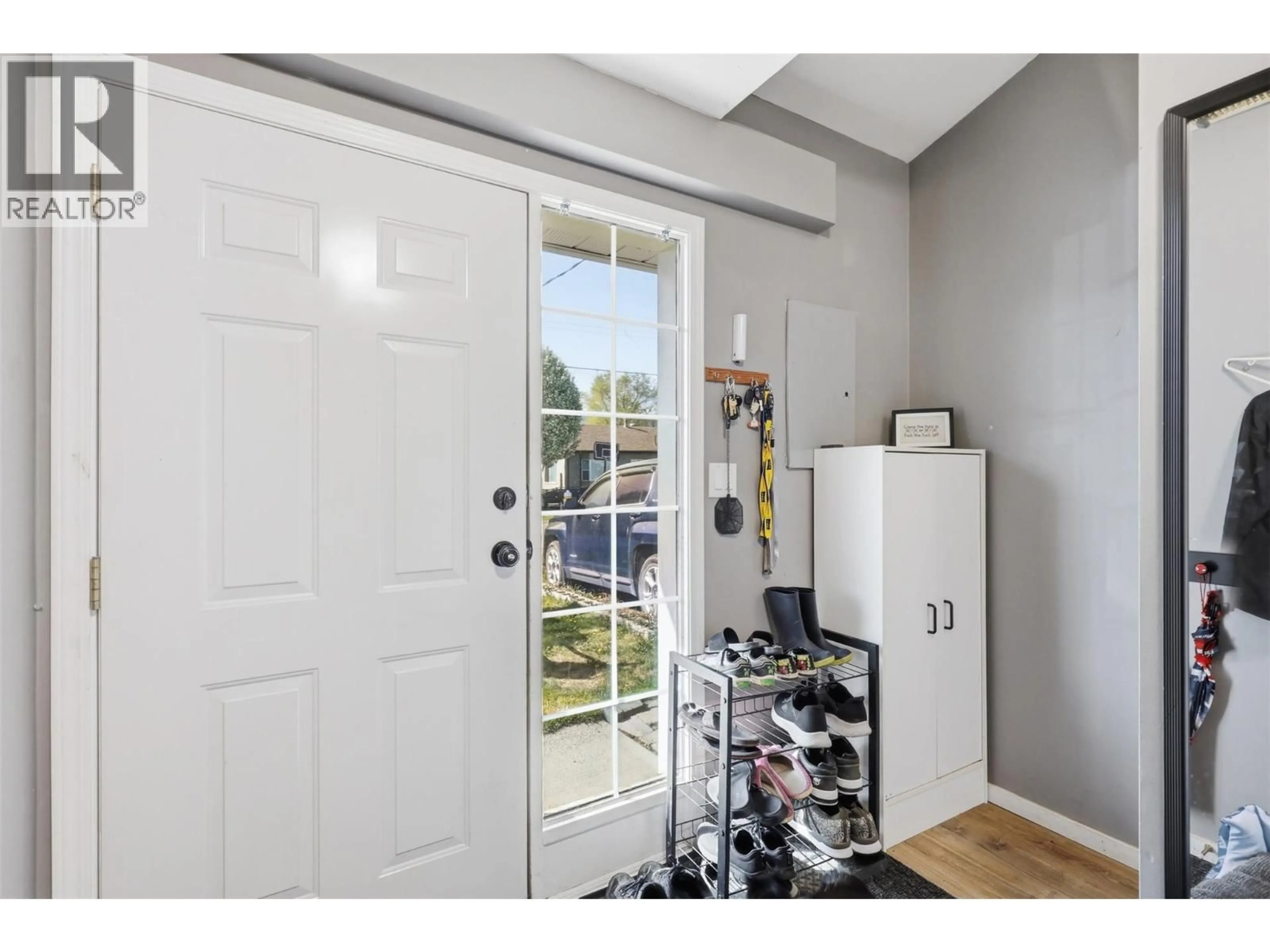 Indoor entryway for 249 JUNIPER AVENUE, Kamloops British Columbia V2B1H8