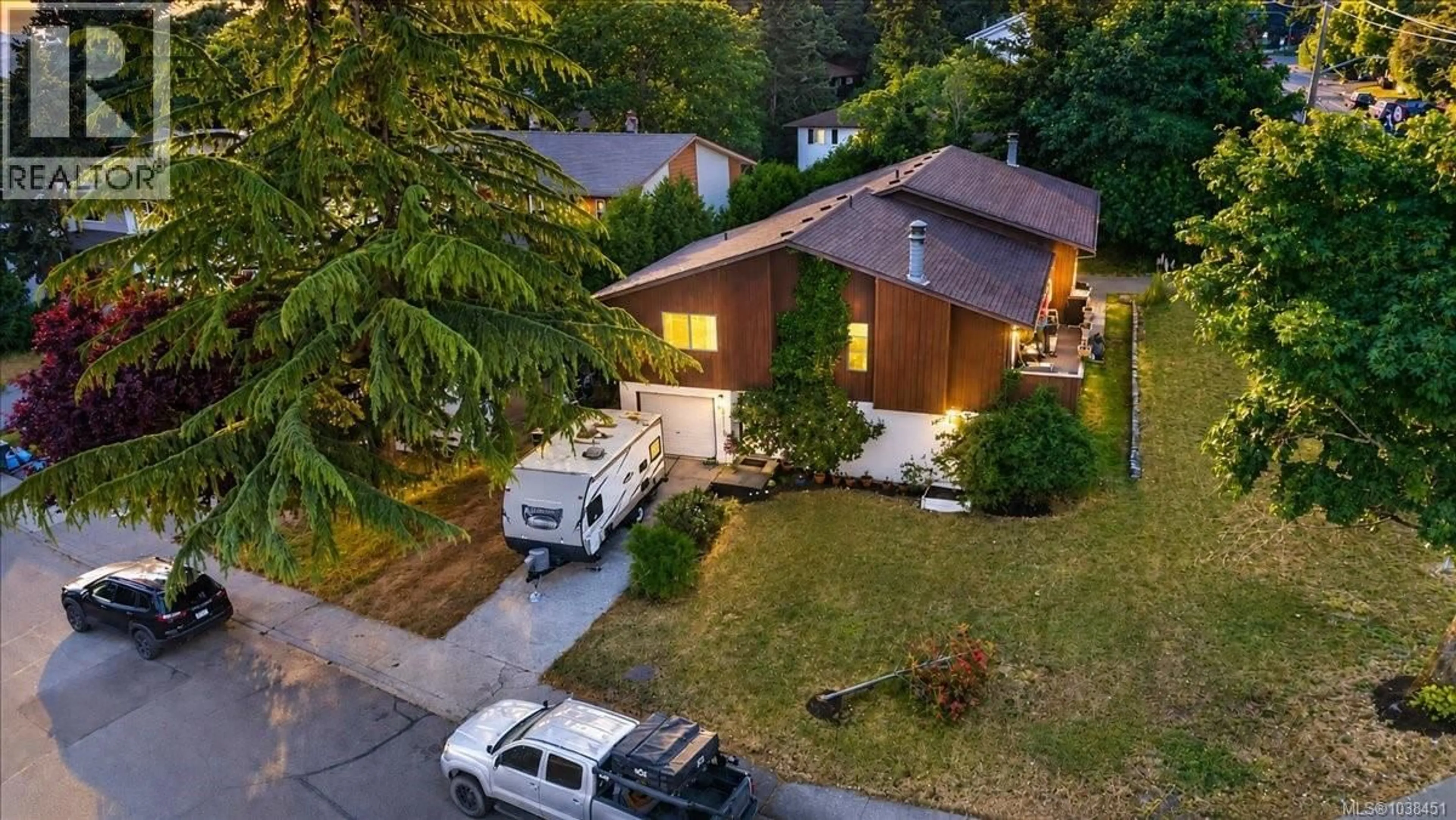 A pic from outside/outdoor area/front of a property/back of a property/a pic from drone, street for 700 STANCOMBE ROAD, Esquimalt British Columbia V9A2P1