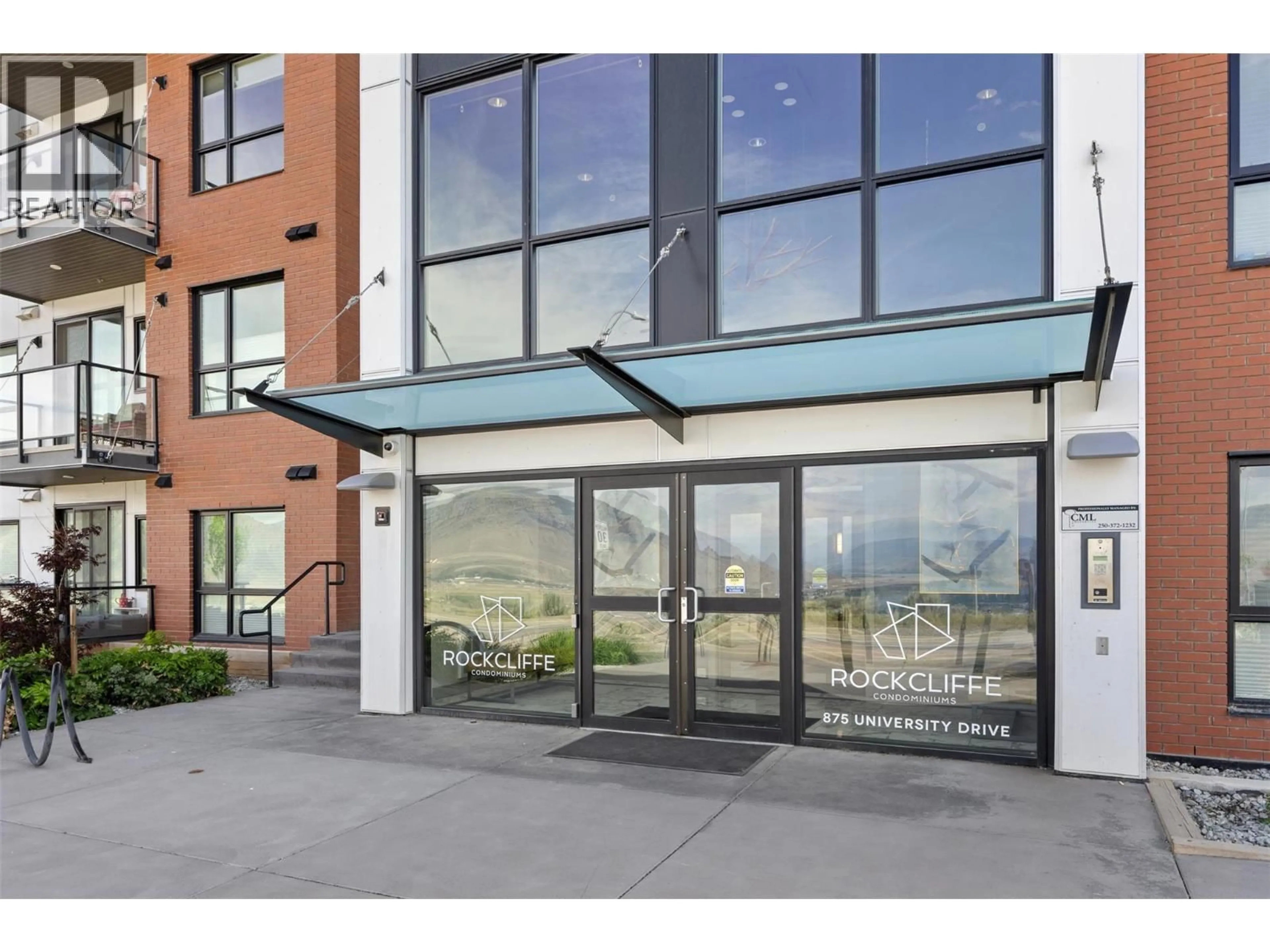 Indoor foyer for 207 - 875 UNIVERSITY DRIVE, Kamloops British Columbia V2C0J8