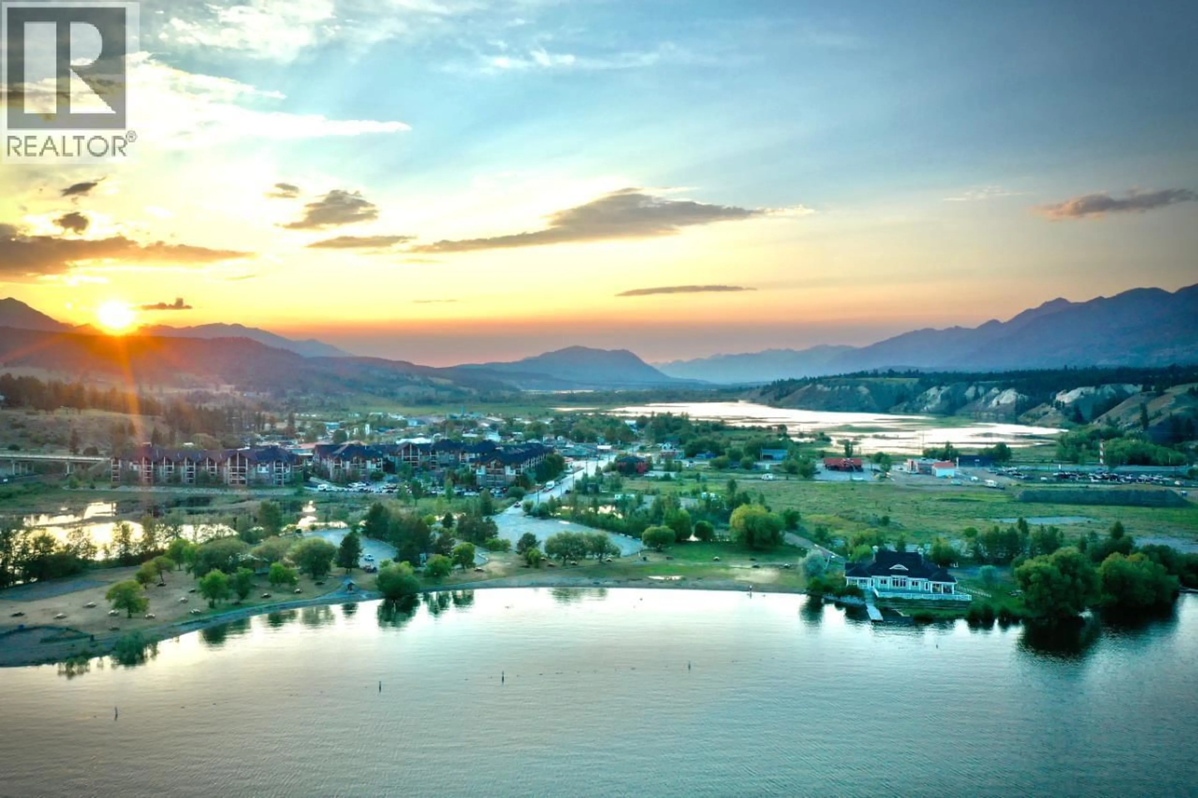 Blurry image for 2104 - 205 THIRD AVENUE, Invermere British Columbia V0A1K7