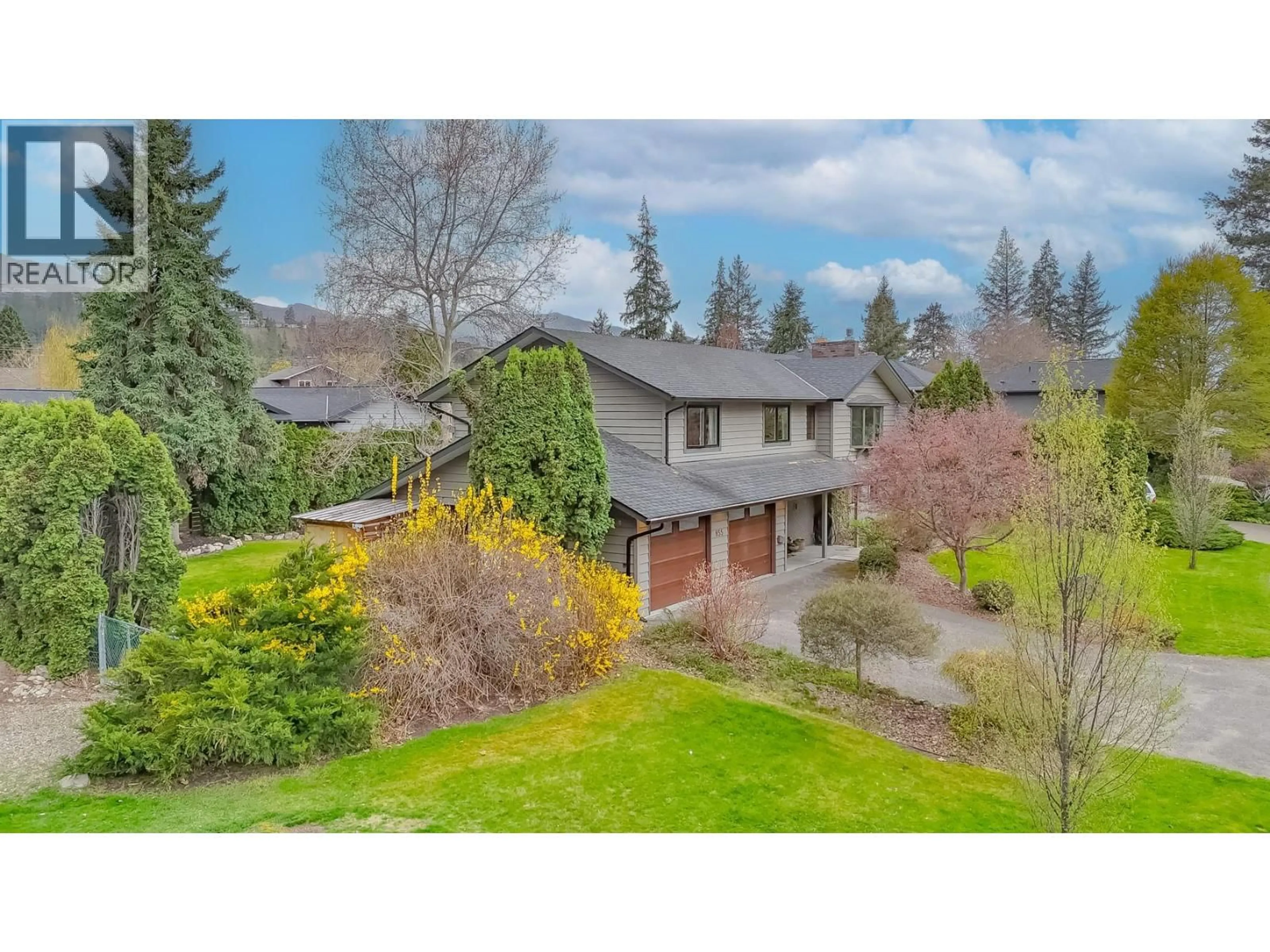 A pic from outside/outdoor area/front of a property/back of a property/a pic from drone, unknown for 855 CORONADO CRESCENT, Kelowna British Columbia V1W2K3