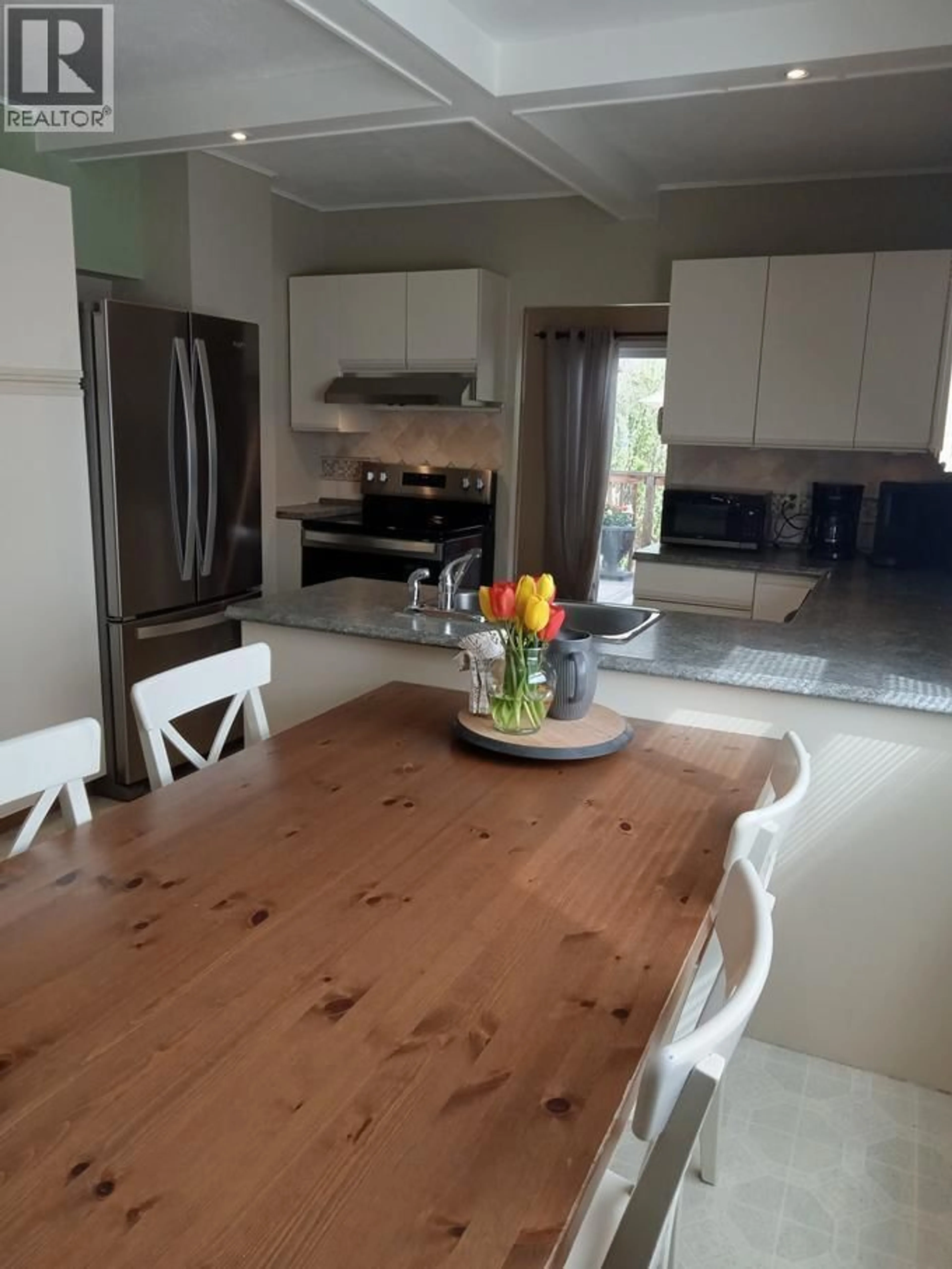 Open concept kitchen, unknown for 4208 33 STREET, Vernon British Columbia V1T5V1