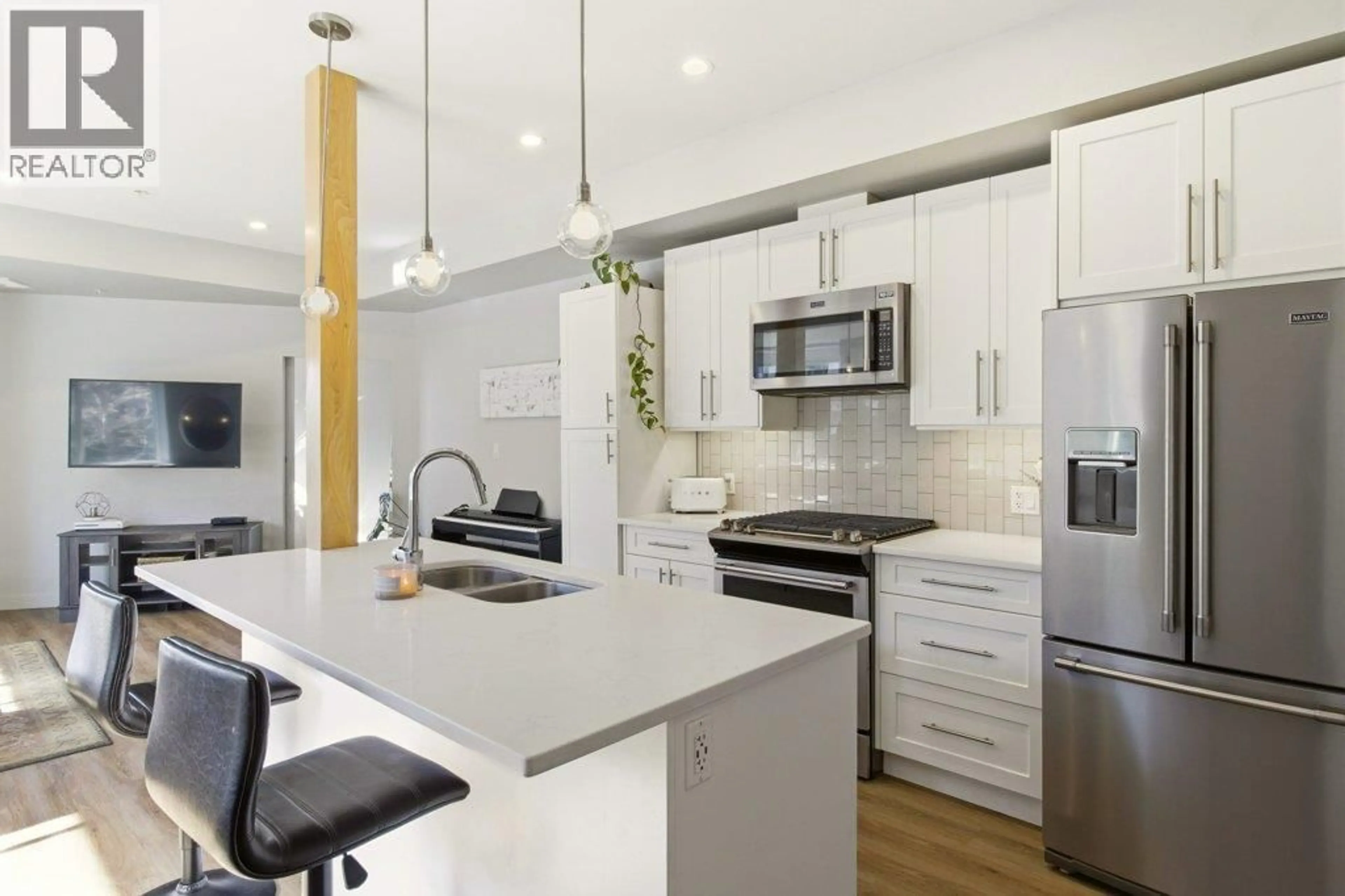 Open concept kitchen, unknown for 101 - 3638 MISSION SPRINGS DRIVE, Kelowna British Columbia V1W0B3