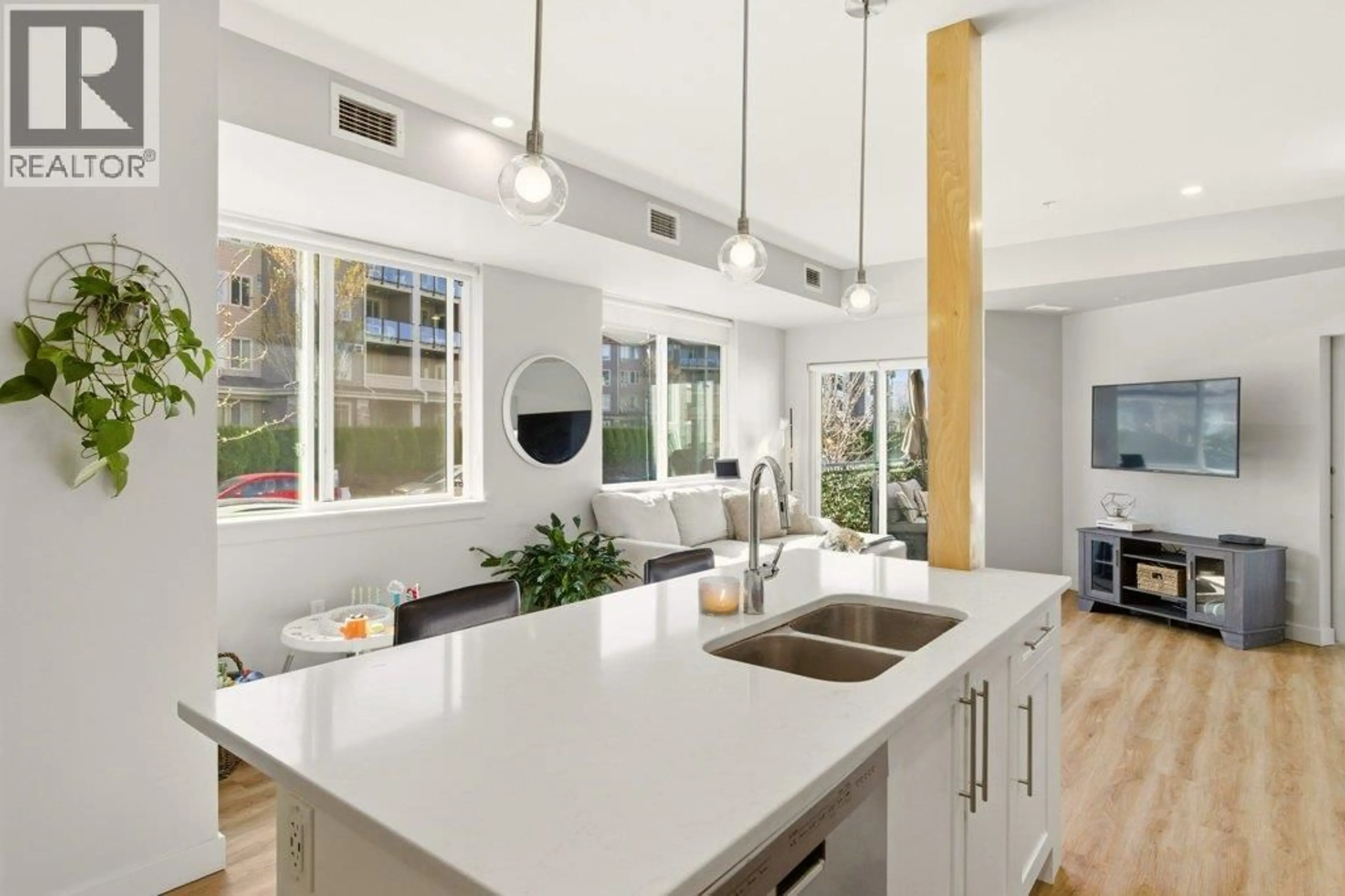 Open concept kitchen, unknown for 101 - 3638 MISSION SPRINGS DRIVE, Kelowna British Columbia V1W0B3