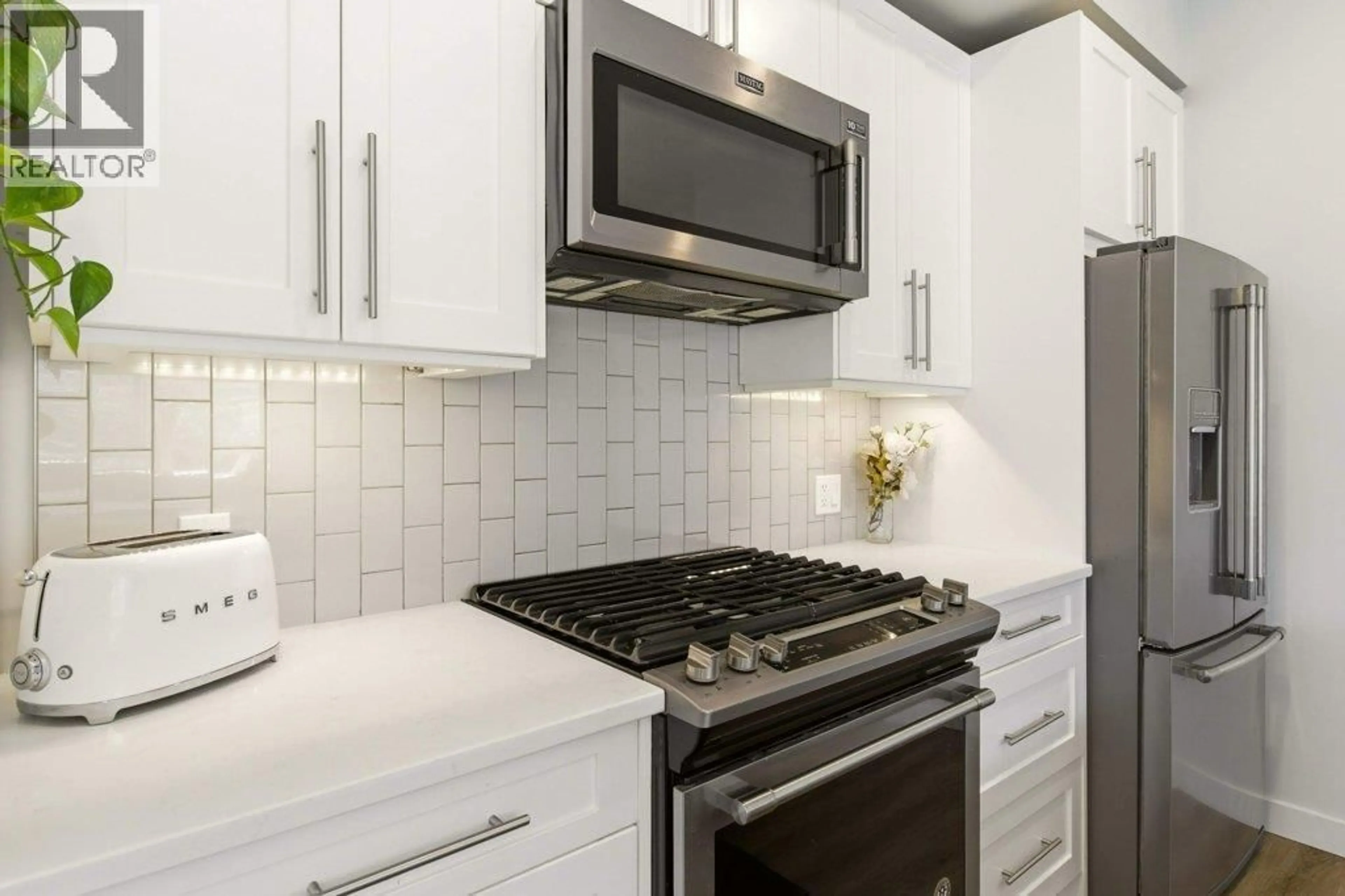 Standard kitchen, ceramic/tile floor for 101 - 3638 MISSION SPRINGS DRIVE, Kelowna British Columbia V1W0B3