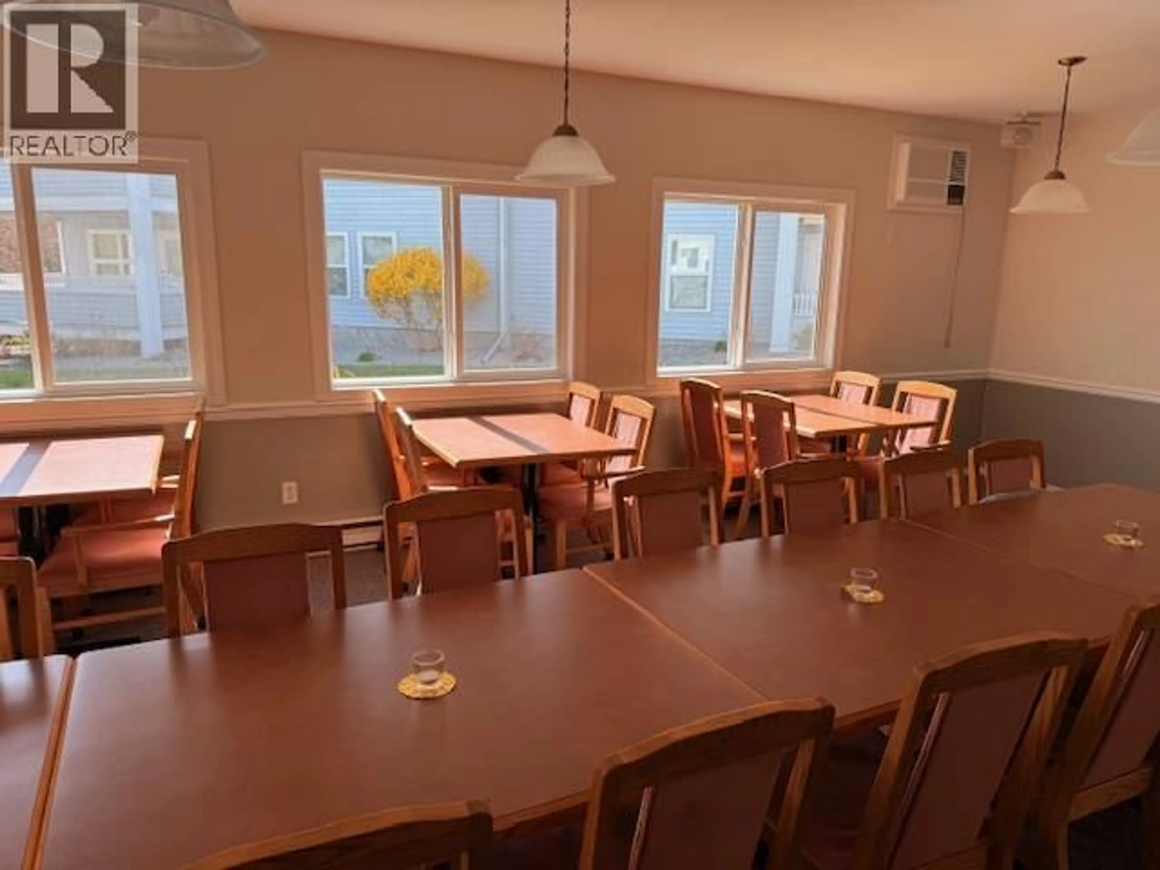 Dining room, wood/laminate floor for 222 - 575 SUTHERLAND AVENUE, Kelowna British Columbia V1Y8V1