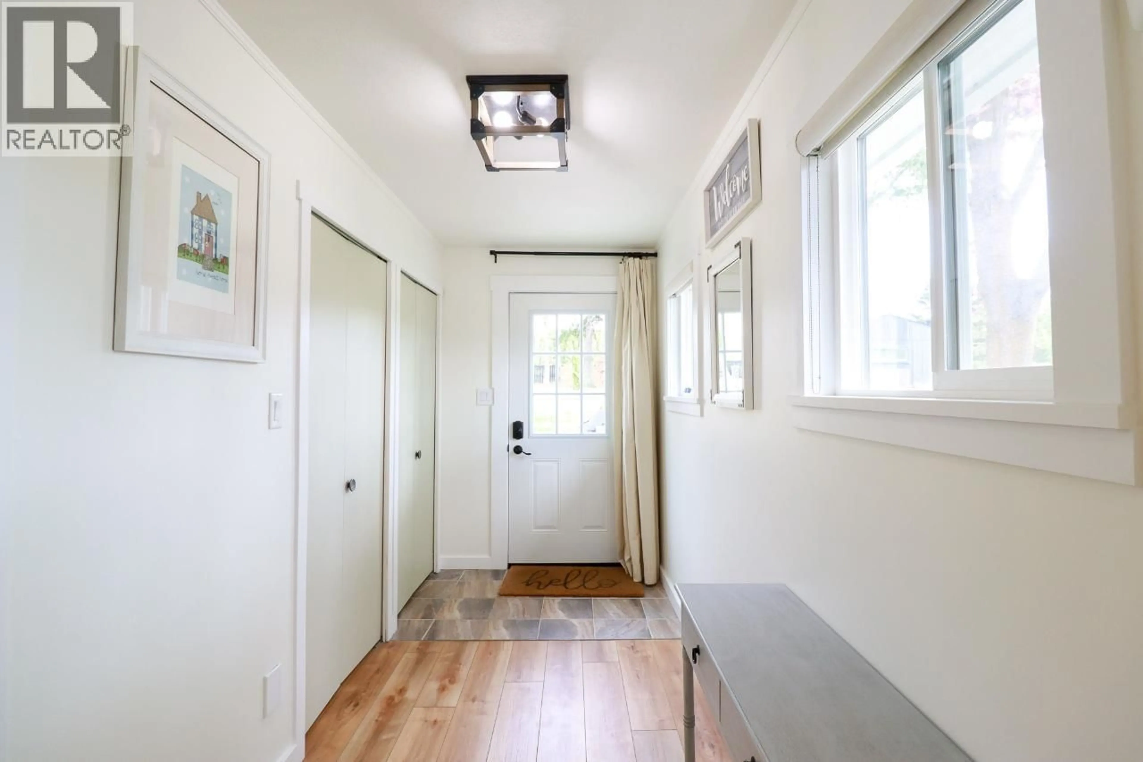 Indoor entryway for 5816 ANDREW AVENUE, Summerland British Columbia V0H1Z9