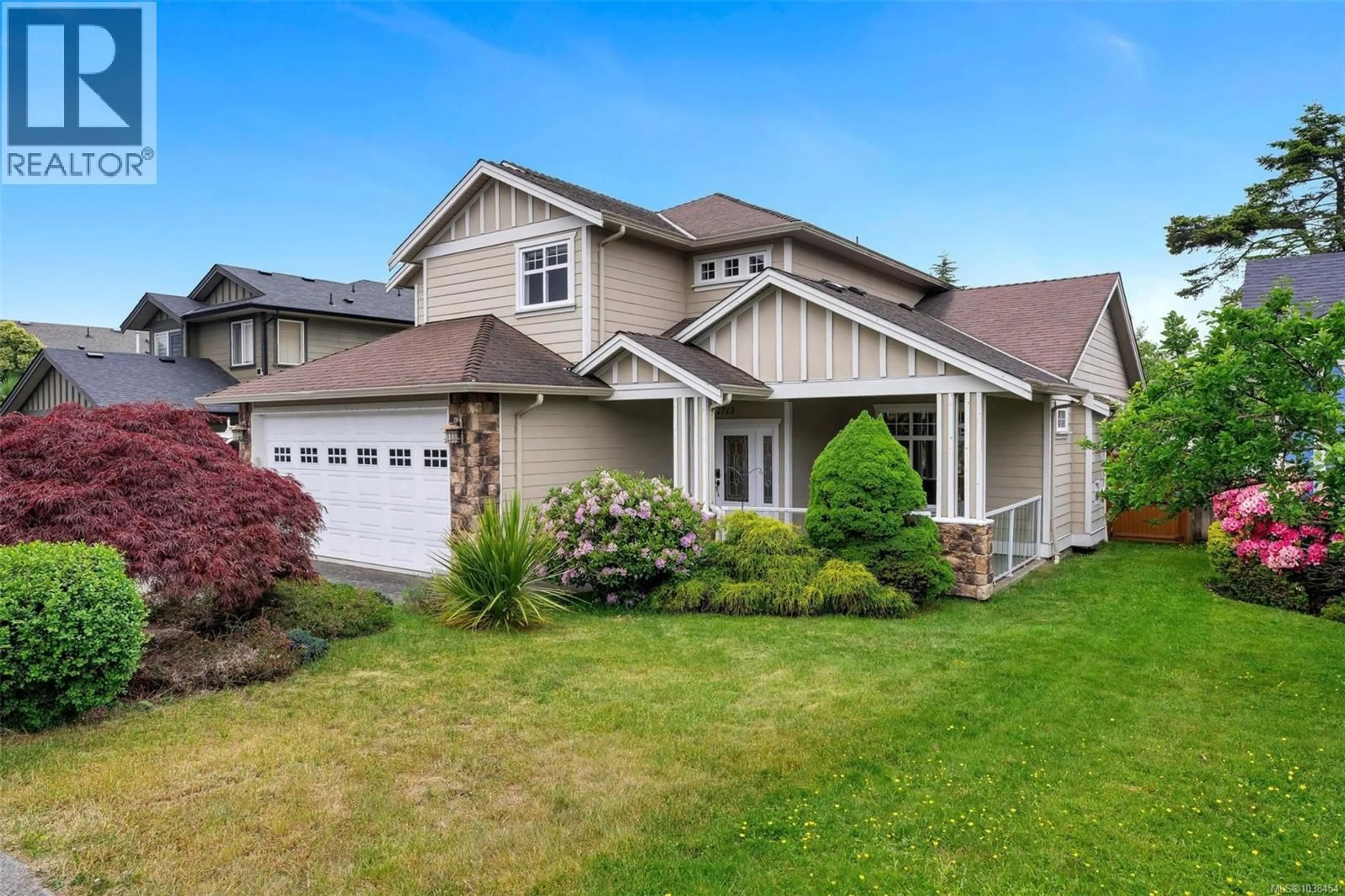 Home with vinyl exterior material, street for 1713 MAMICH CIRCLE, Saanich British Columbia V8N6M9