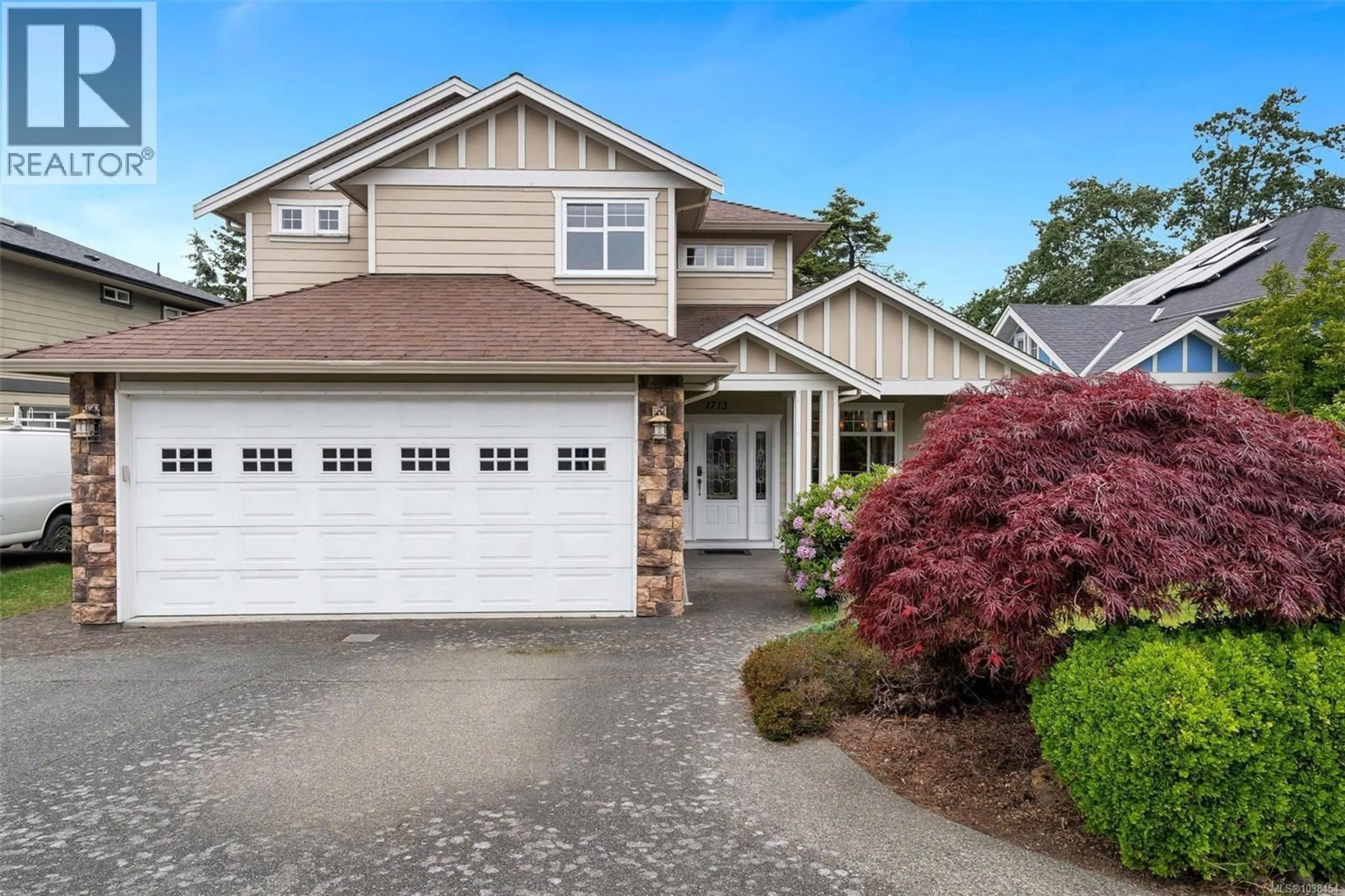Home with vinyl exterior material, street for 1713 MAMICH CIRCLE, Saanich British Columbia V8N6M9