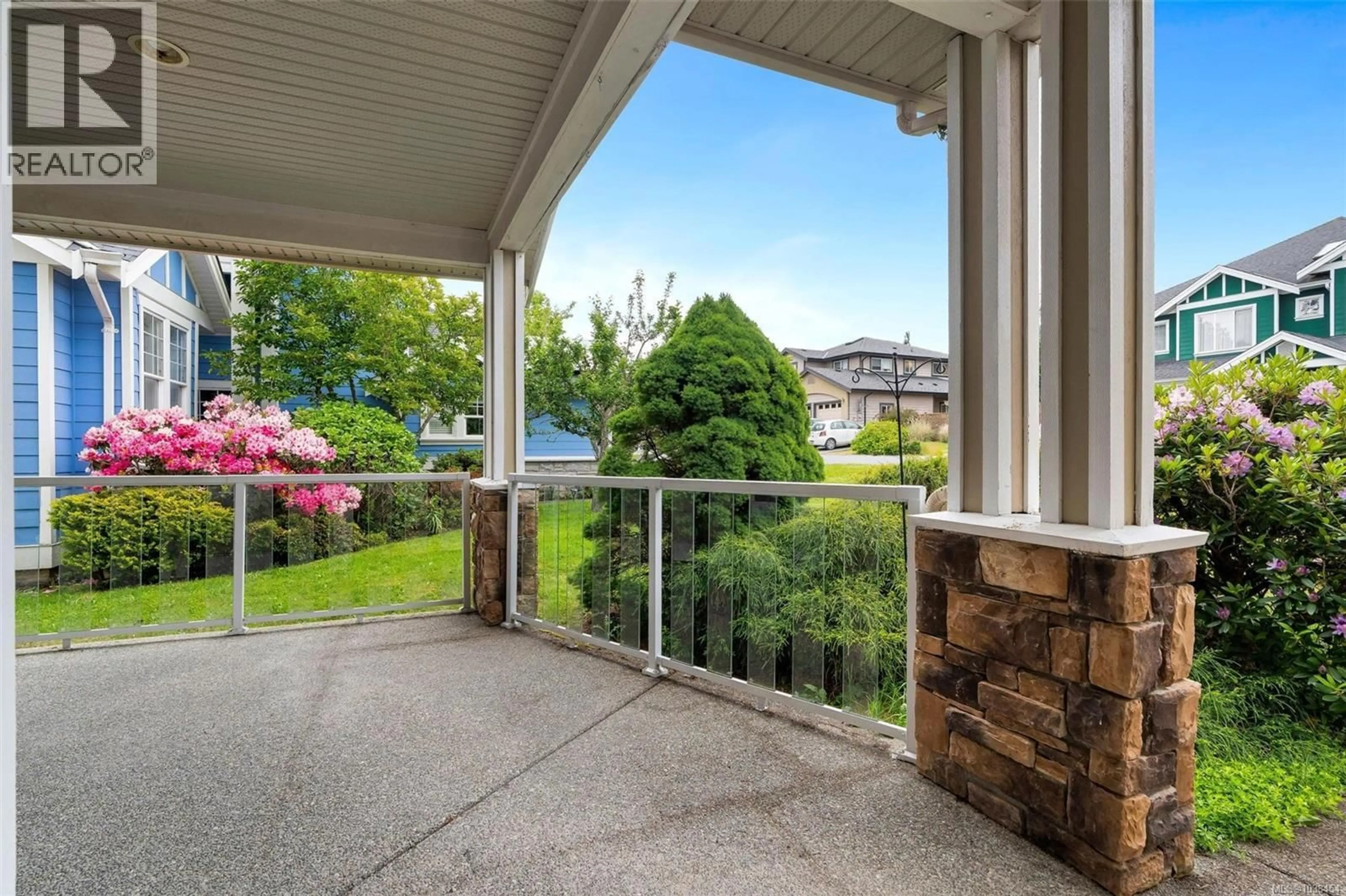 Patio, water/lake/river/ocean view for 1713 MAMICH CIRCLE, Saanich British Columbia V8N6M9