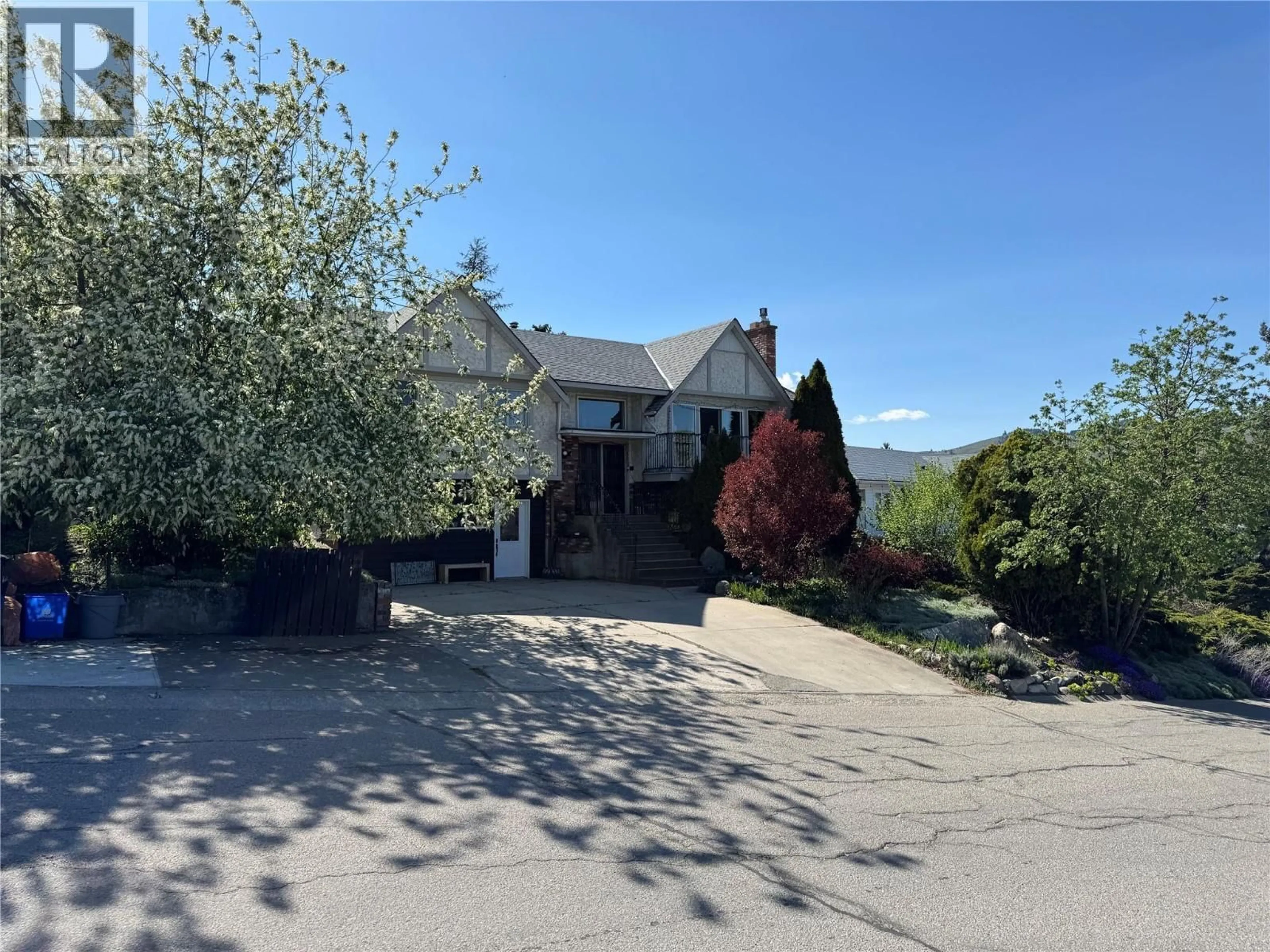 A pic from outside/outdoor area/front of a property/back of a property/a pic from drone, mountain view for 3928 15 CRESCENT, Vernon British Columbia V1T7H4