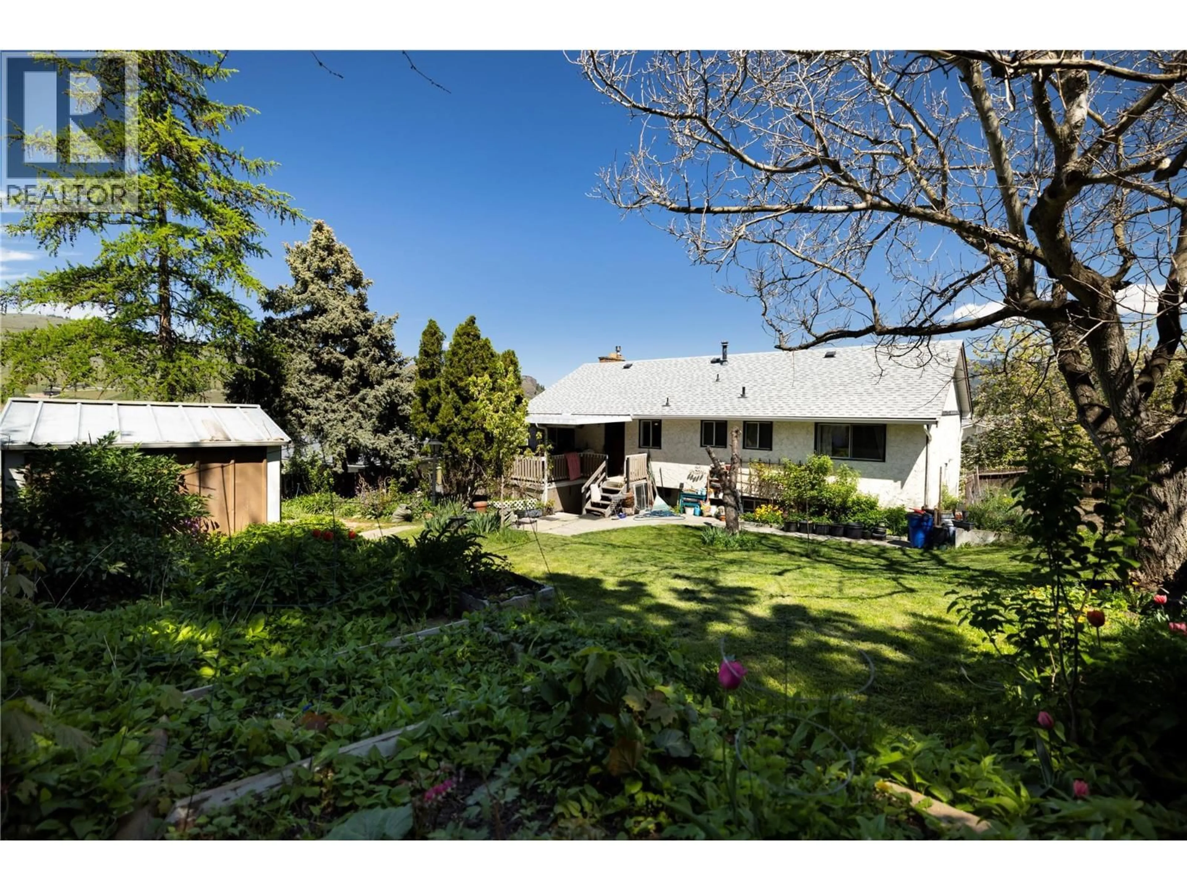 A pic from outside/outdoor area/front of a property/back of a property/a pic from drone, street for 3928 15 CRESCENT, Vernon British Columbia V1T7H4