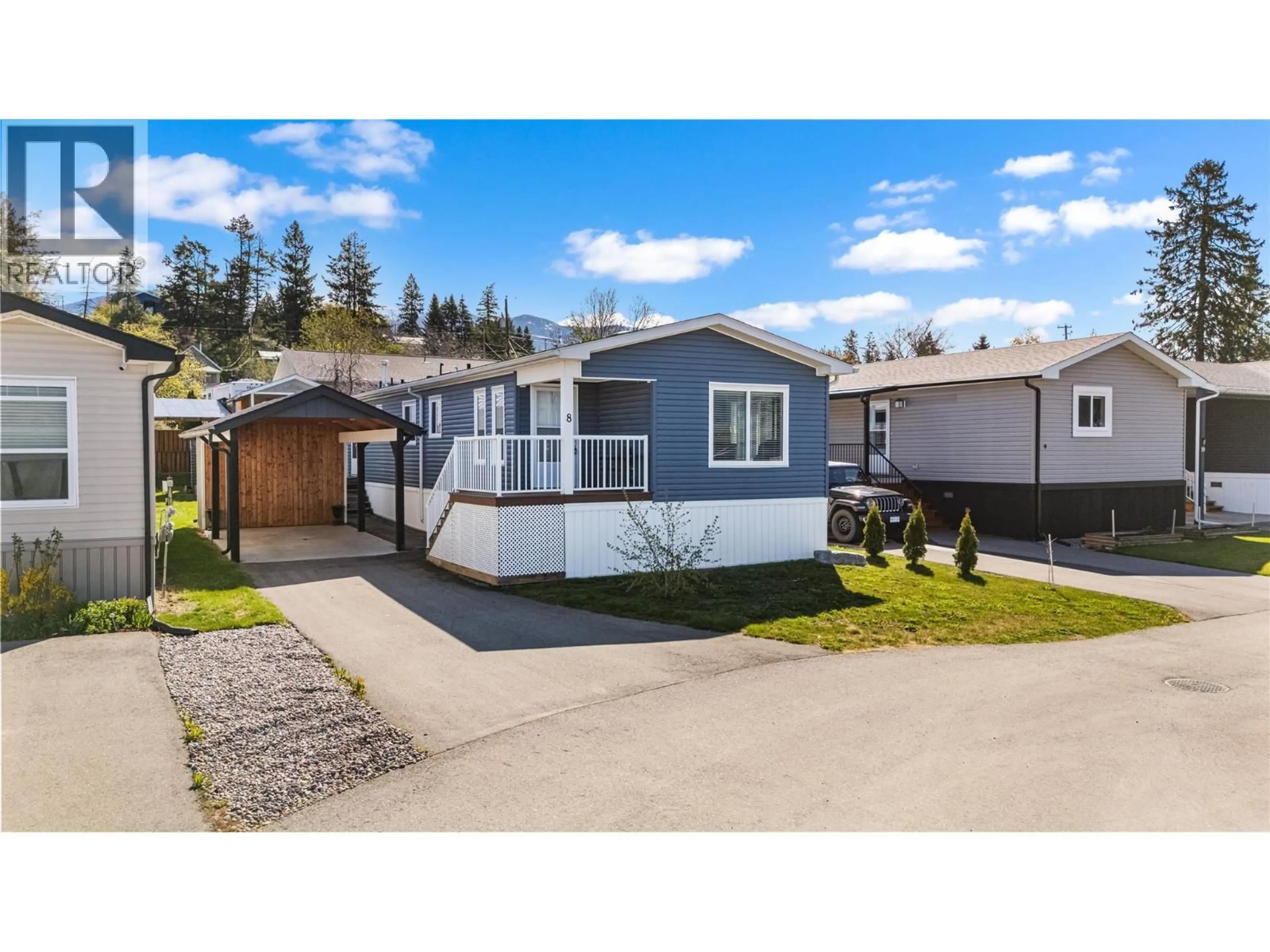 Home with vinyl exterior material, street for 8 - 316 CANYON STREET, Creston British Columbia V0B1G3