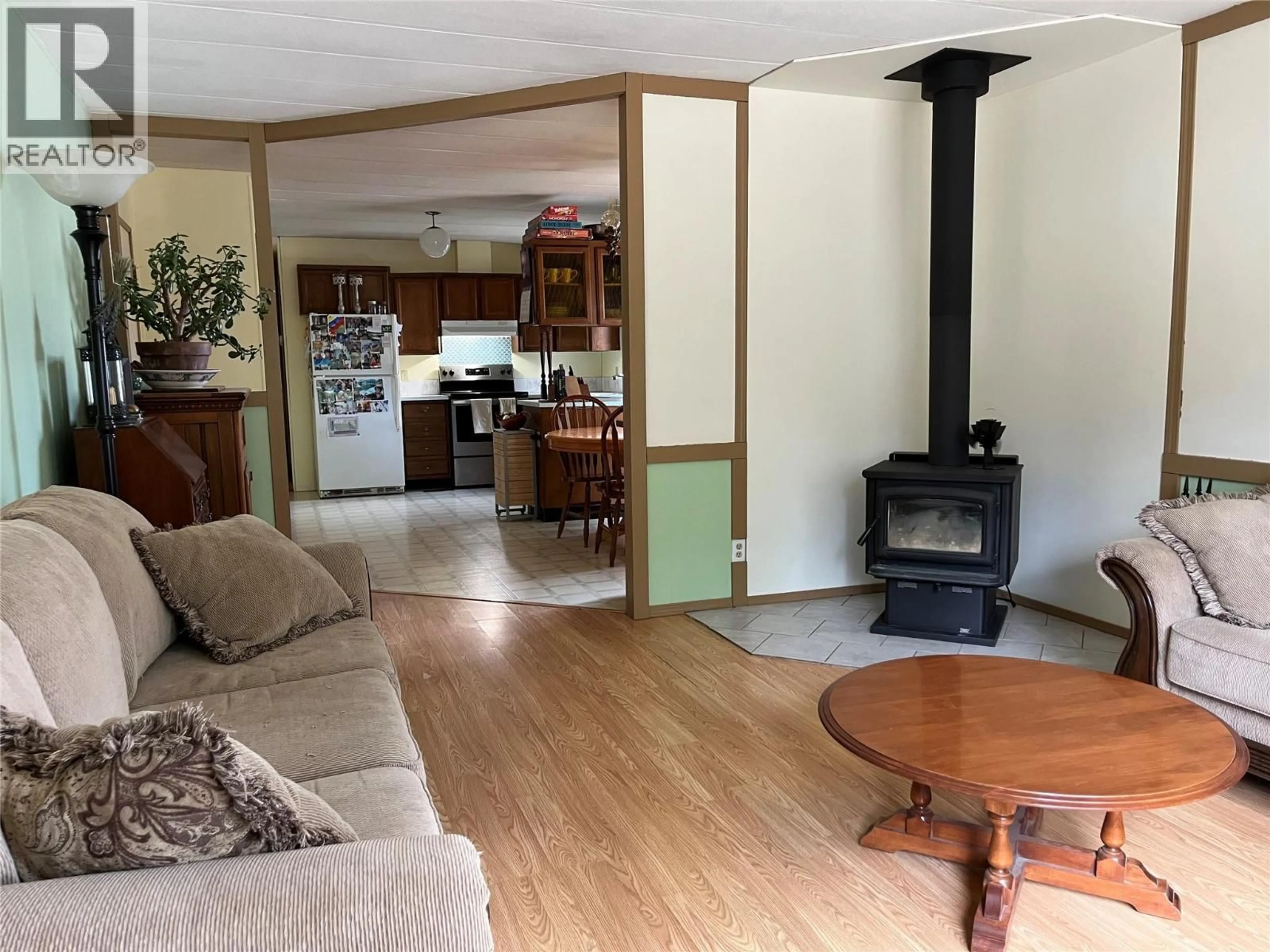 Living room with furniture, wood/laminate floor for 4 - 361 RIDGE DRIVE, Clearwater British Columbia V0E1N2