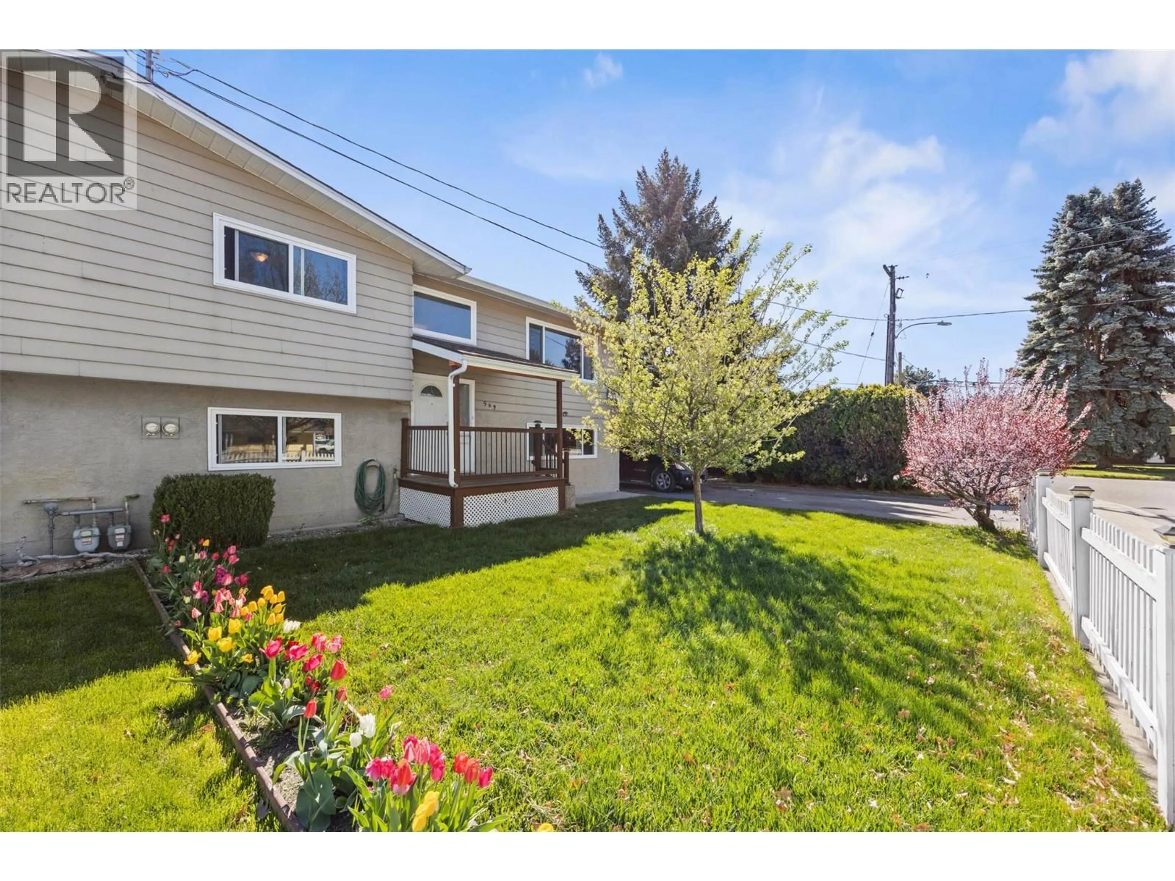 Patio, street for 563 HEMLOCK ROAD, Kelowna British Columbia V1X4W8