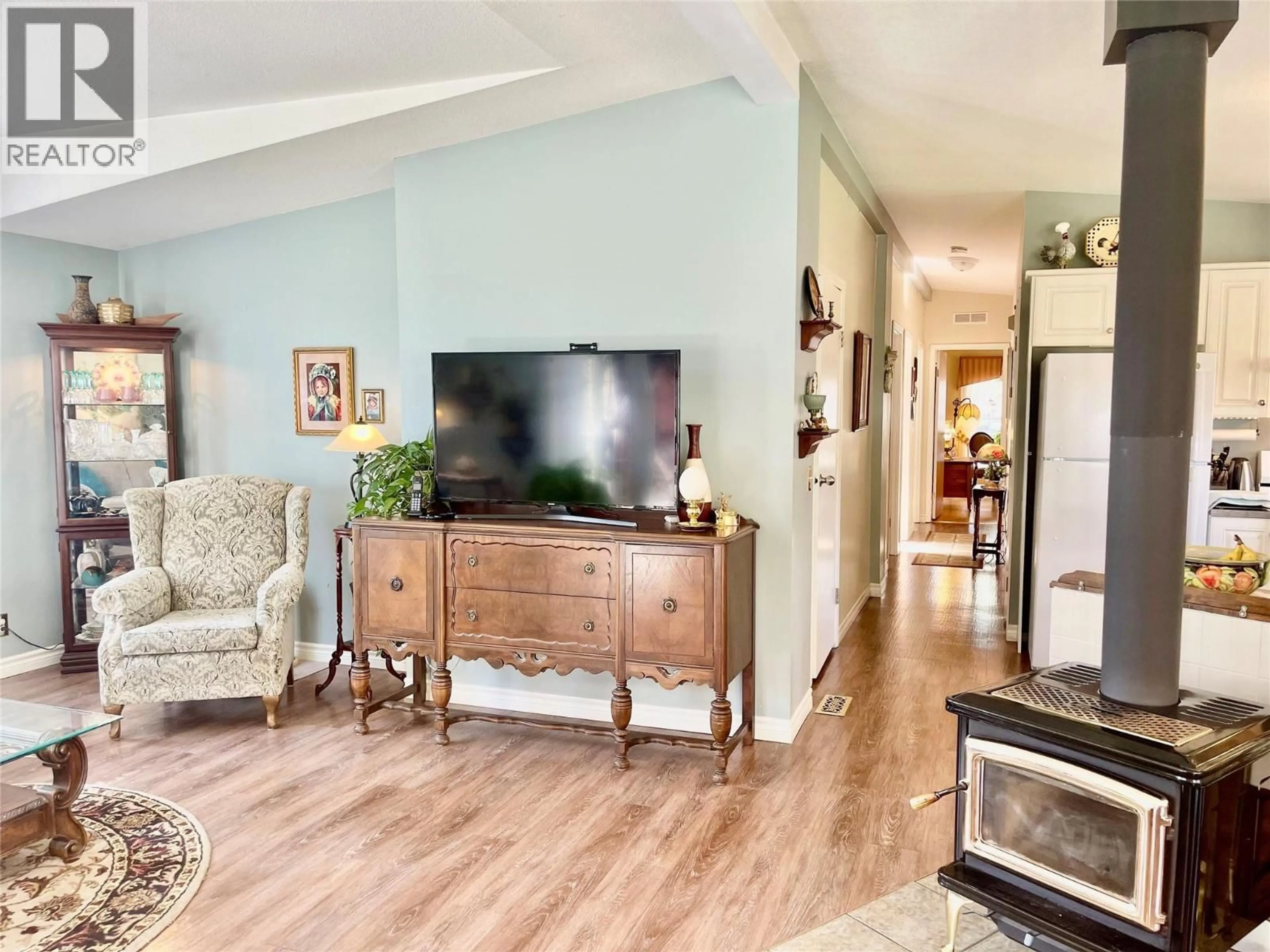 Living room with furniture, wood/laminate floor for 11 - 459 HUEY ROAD, Princeton British Columbia V0X1W0