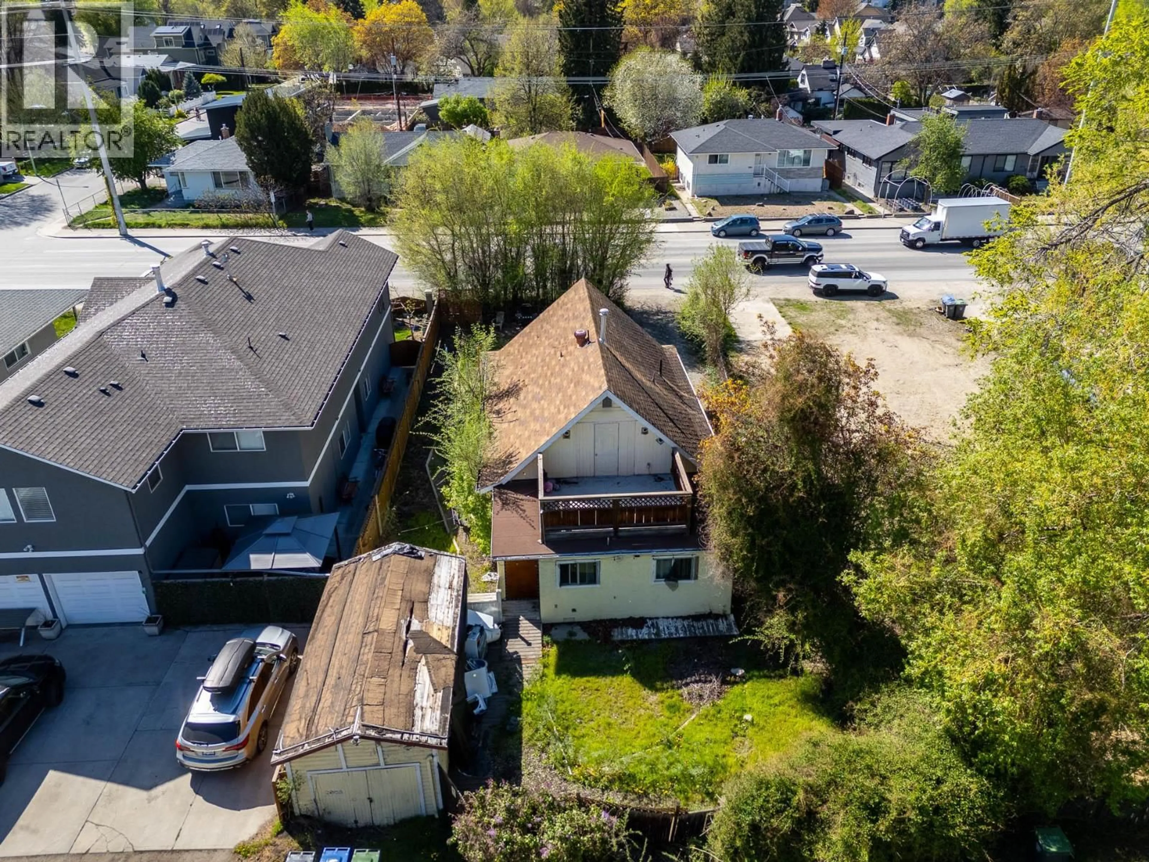 A pic from outside/outdoor area/front of a property/back of a property/a pic from drone, street for 2029 RICHTER STREET, Kelowna British Columbia V1Y2N4