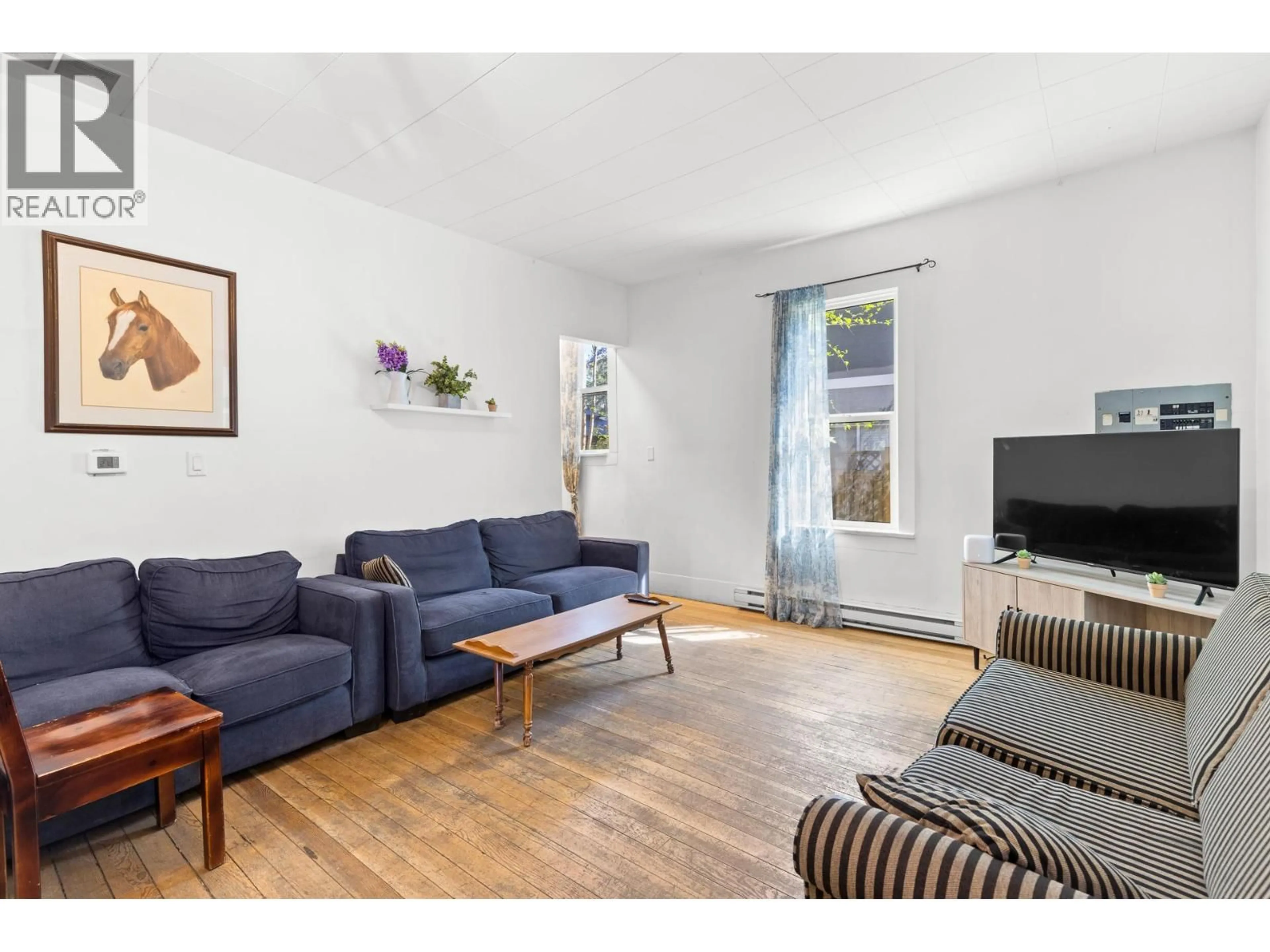 Living room with furniture, unknown for 2029 RICHTER STREET, Kelowna British Columbia V1Y2N4