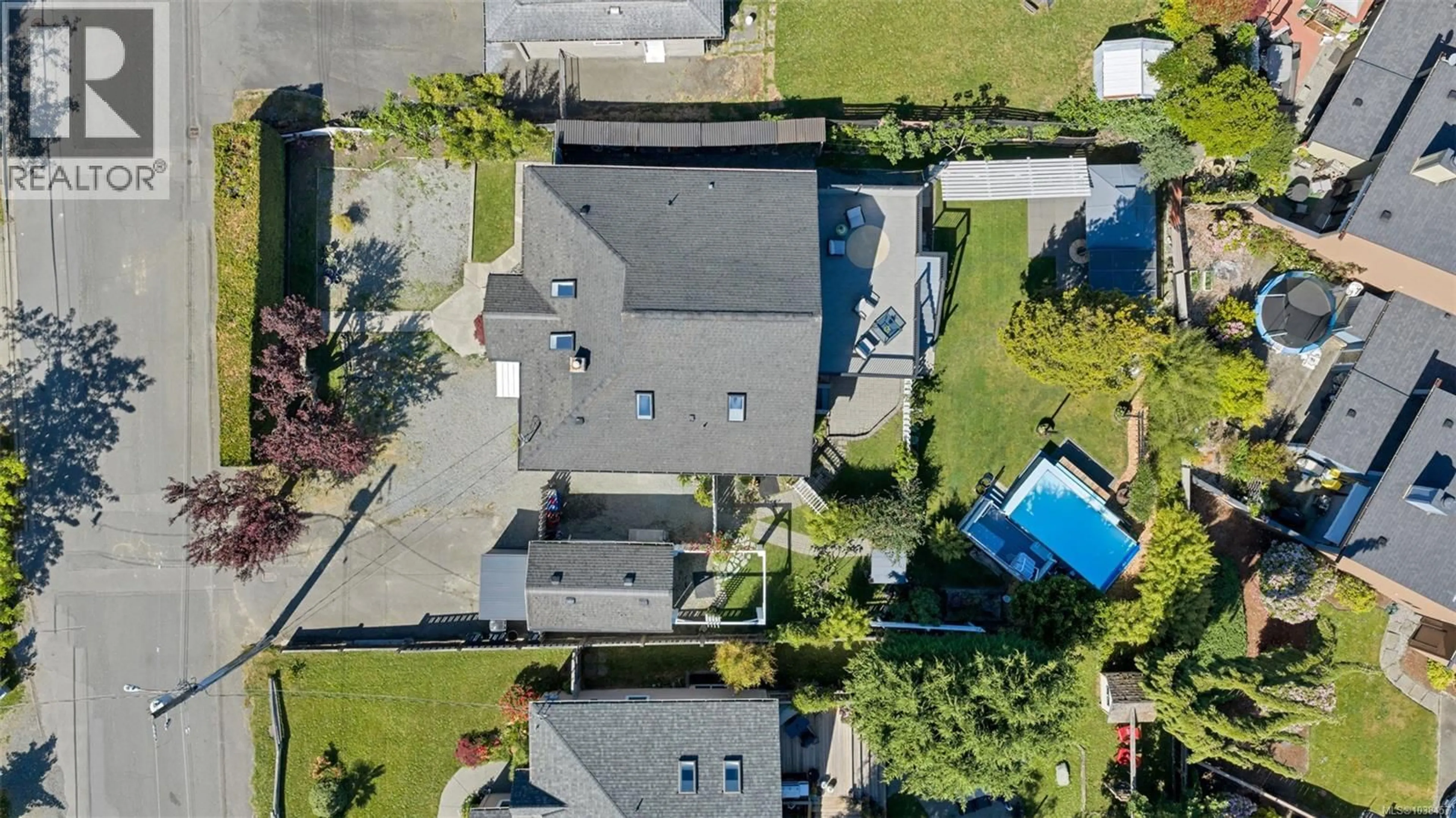 A pic from outside/outdoor area/front of a property/back of a property/a pic from drone, street for 610 RALPH STREET, Saanich British Columbia V8Z1Z5