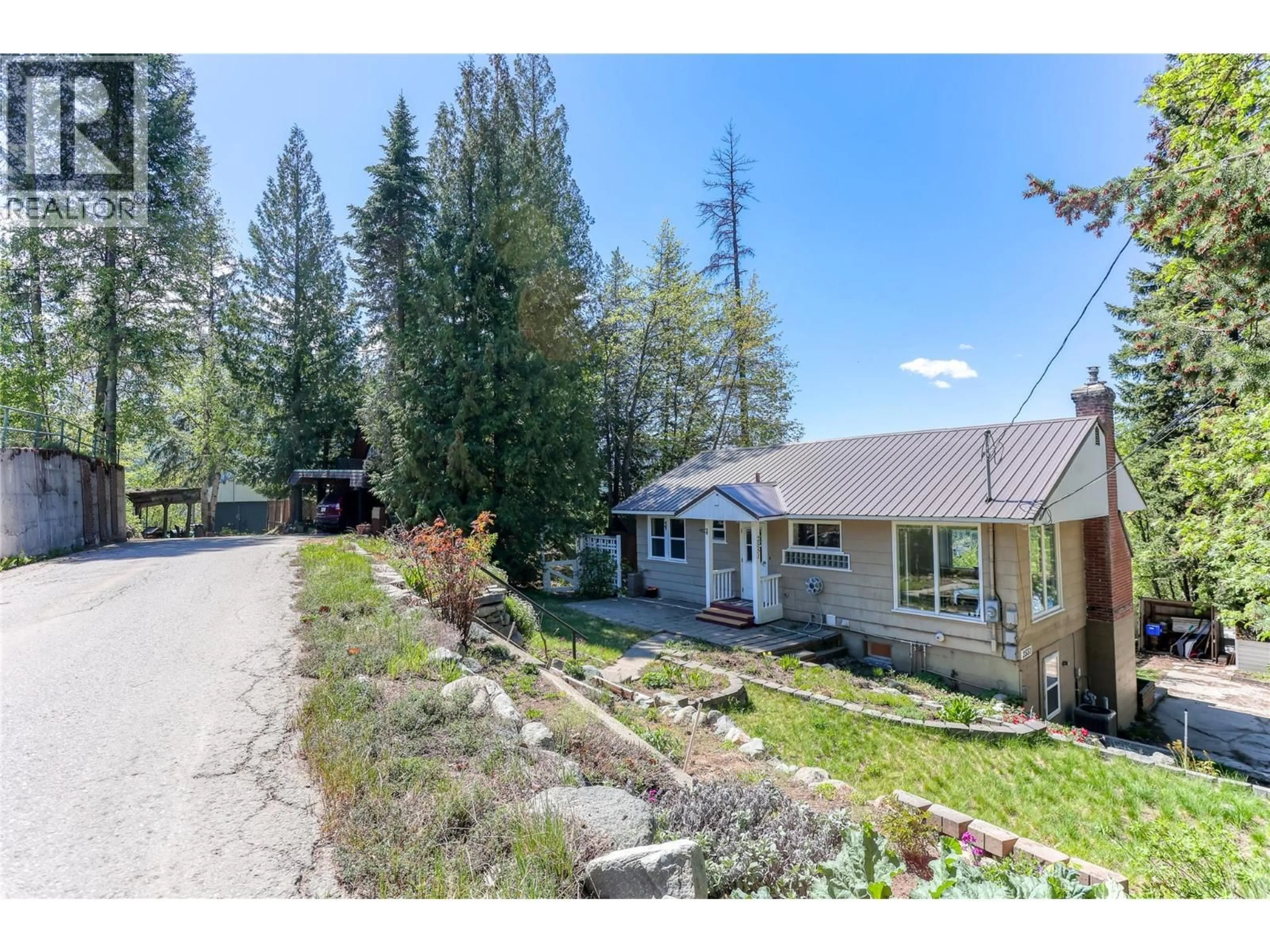 A pic from outside/outdoor area/front of a property/back of a property/a pic from drone, street for 2551 PINEWOOD DRIVE, Rossland British Columbia V0G1Y0