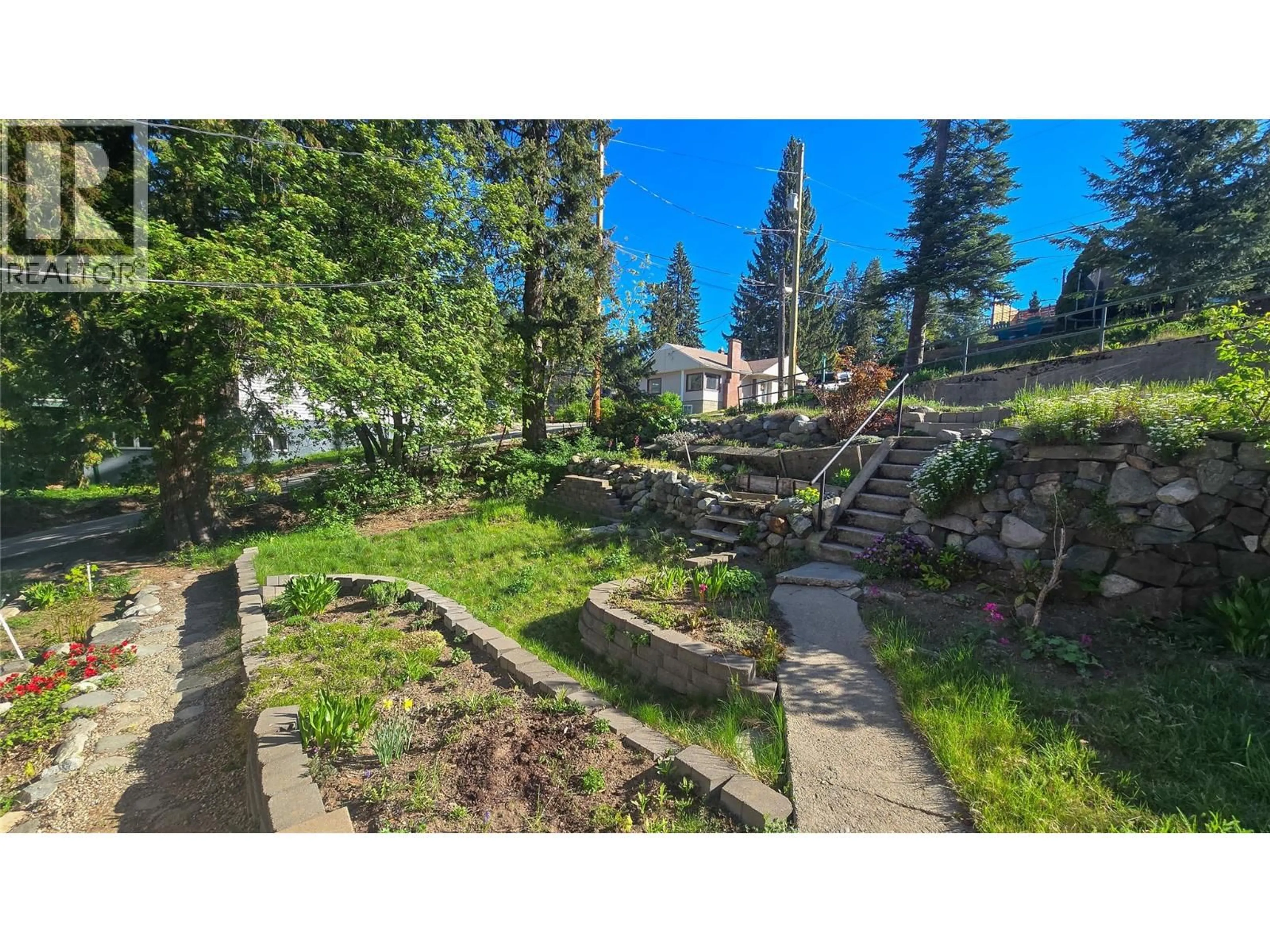 A pic from outside/outdoor area/front of a property/back of a property/a pic from drone, mountain view for 2551 PINEWOOD DRIVE, Rossland British Columbia V0G1Y0