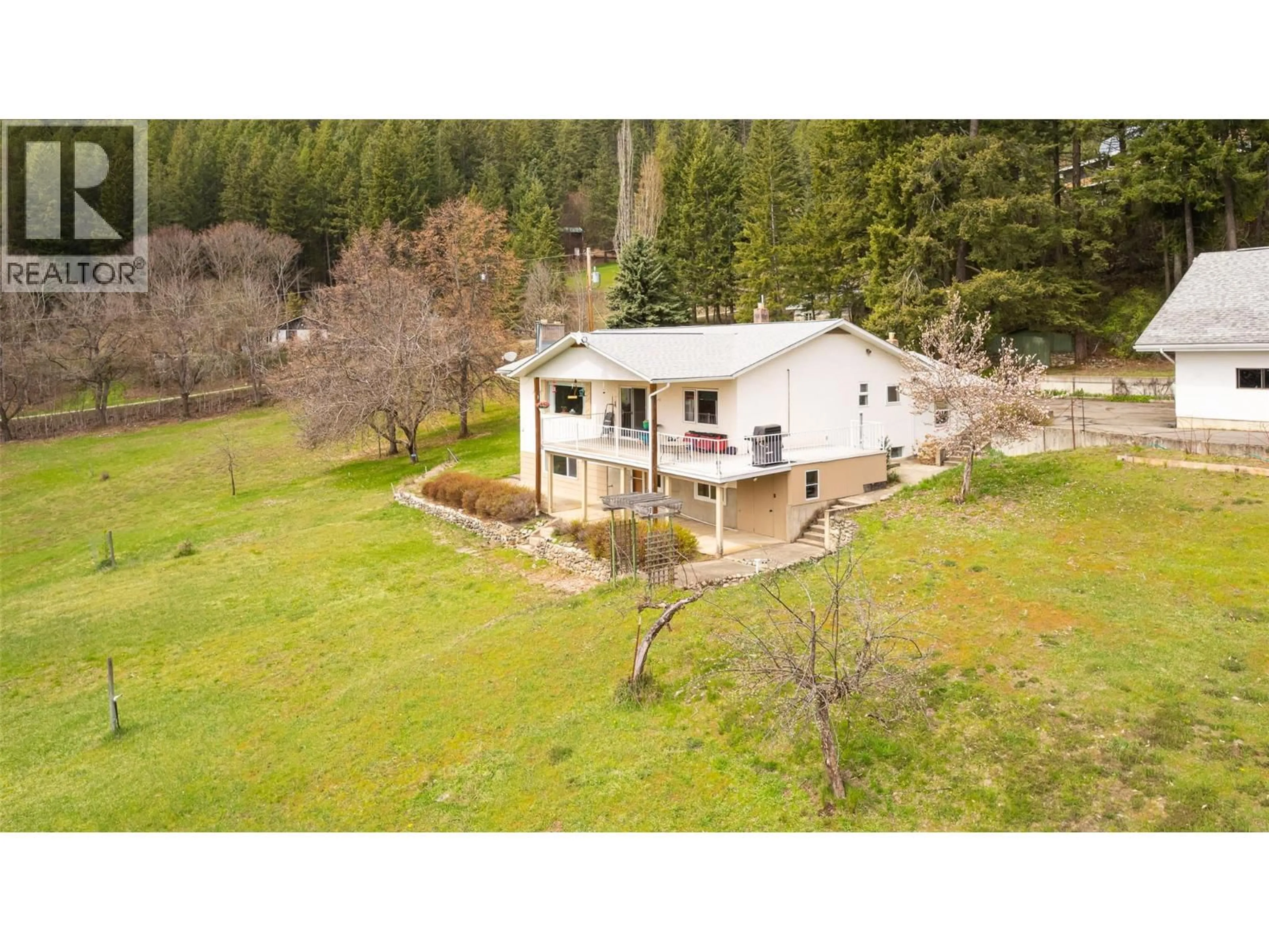 A pic from outside/outdoor area/front of a property/back of a property/a pic from drone, unknown for 5660 CORY ROAD, Wynndel British Columbia V0B2N1