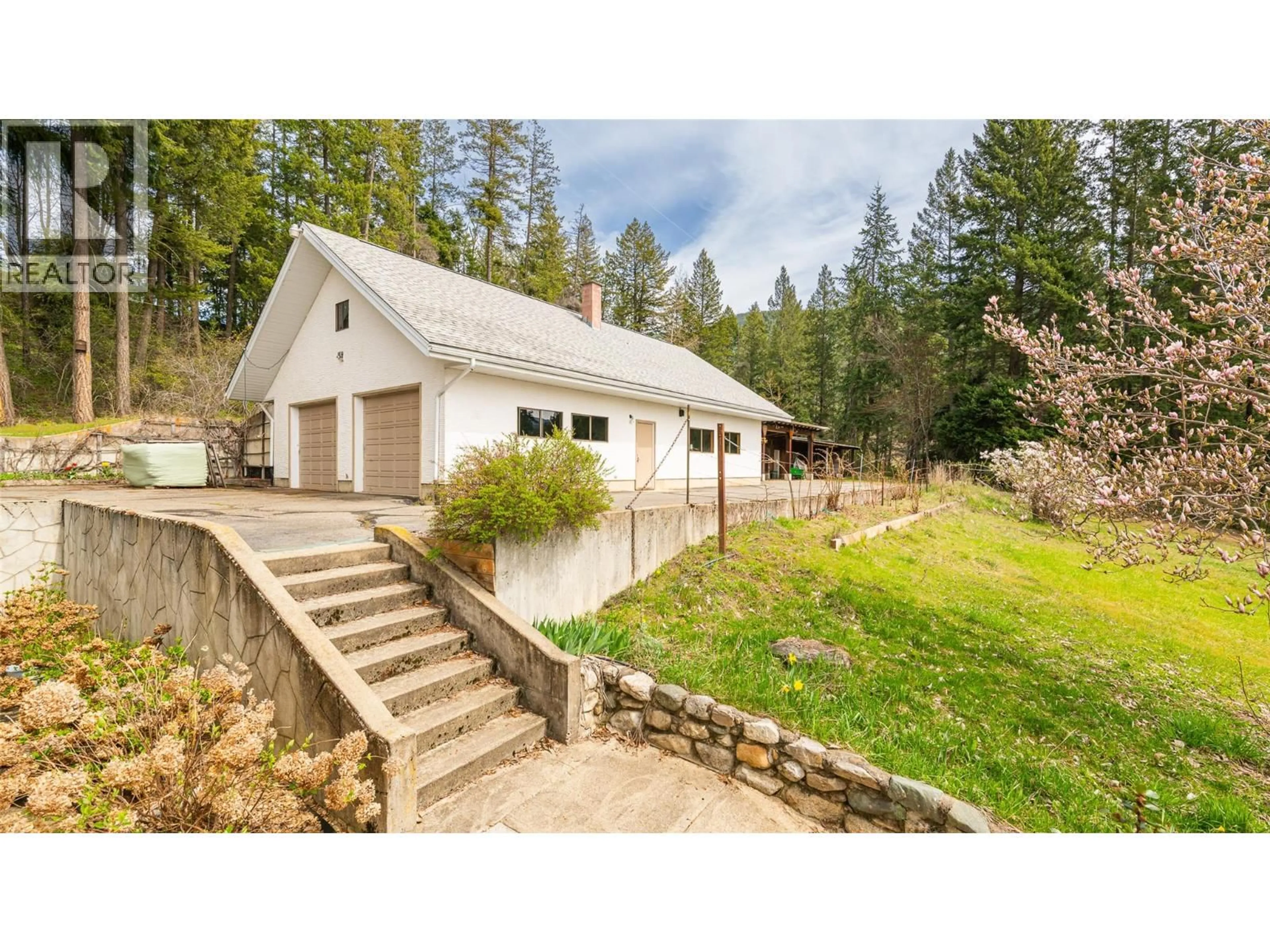 A pic from outside/outdoor area/front of a property/back of a property/a pic from drone, unknown for 5660 CORY ROAD, Wynndel British Columbia V0B2N1
