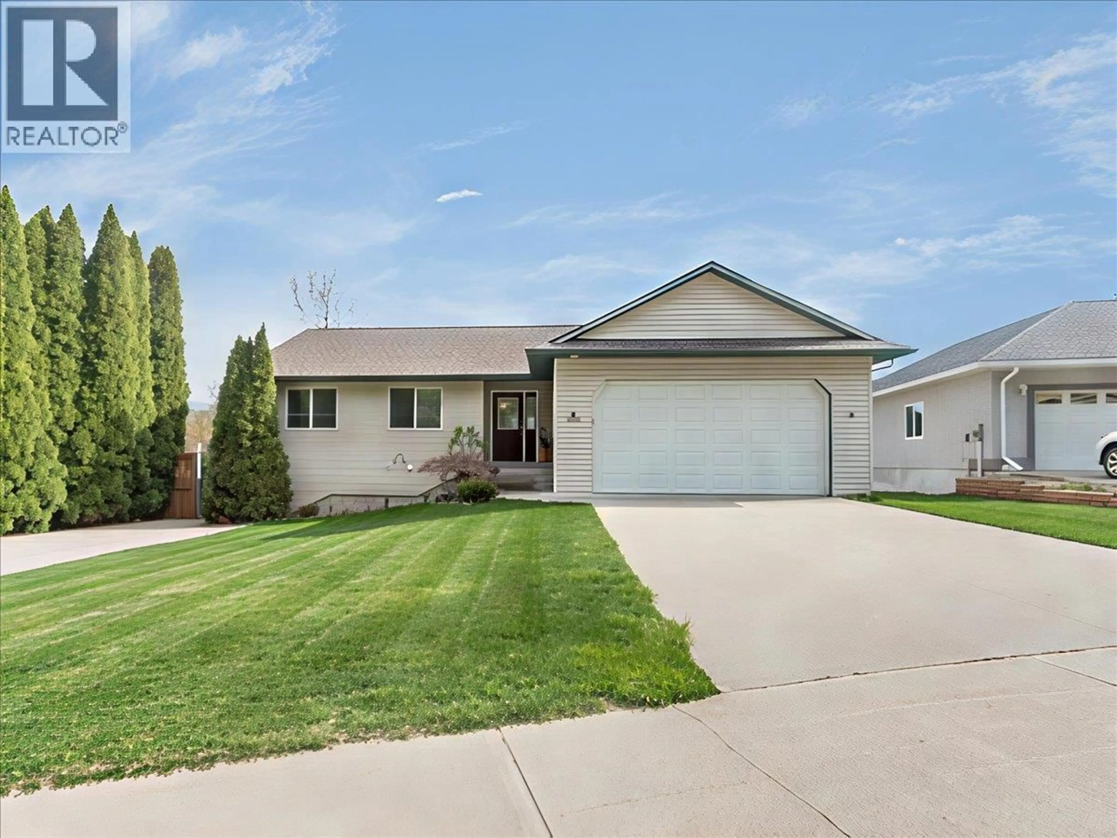 Home with vinyl exterior material, street for 1486 37TH STREET, Castlegar British Columbia V1N4J5