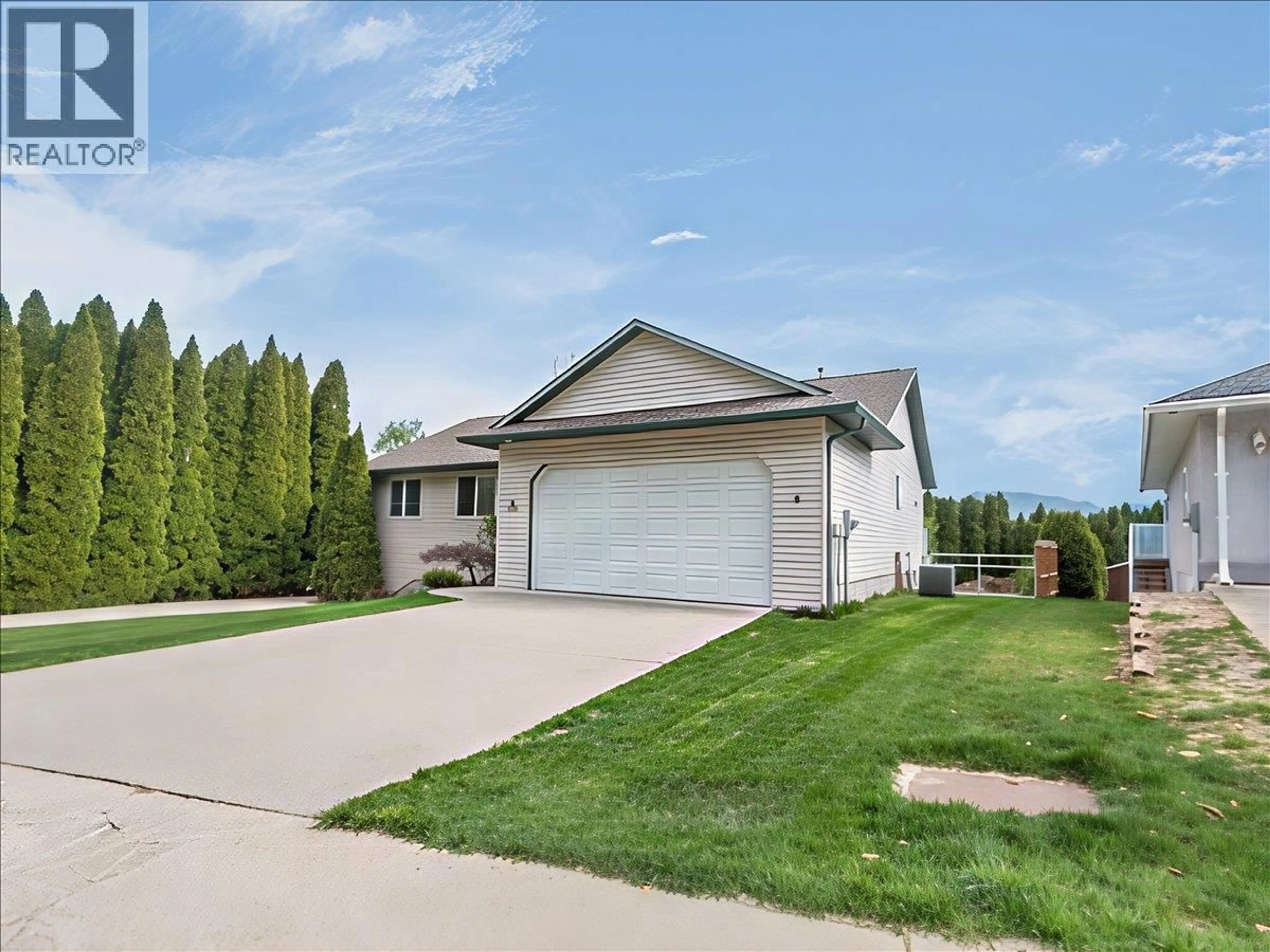 Home with vinyl exterior material, street for 1486 37TH STREET, Castlegar British Columbia V1N4J5